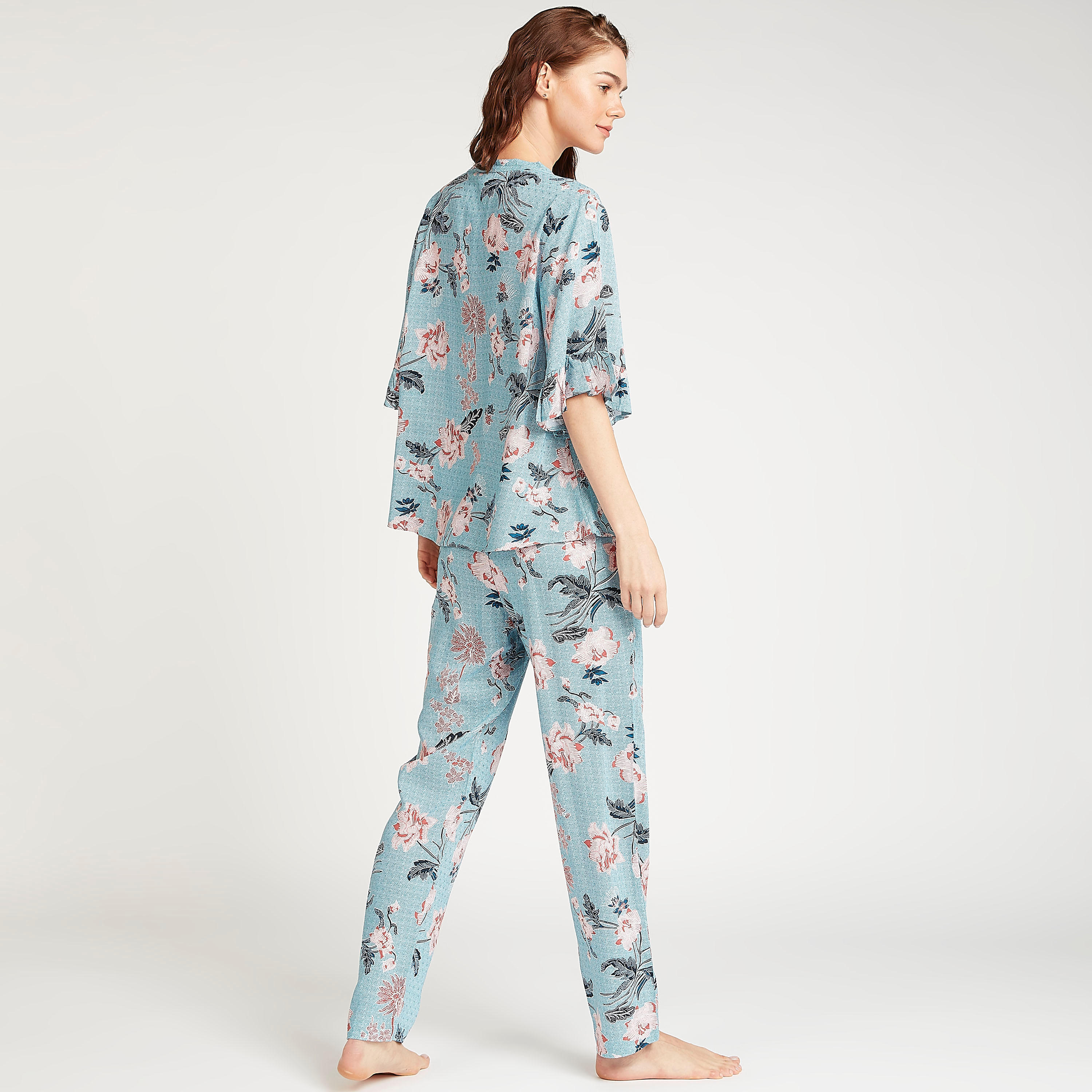 طقم بيجاما مستدام بنطلون وبلوزة بياقة V وطبعات-women-clothing-nightwear-pyjamas-longsets-image-3