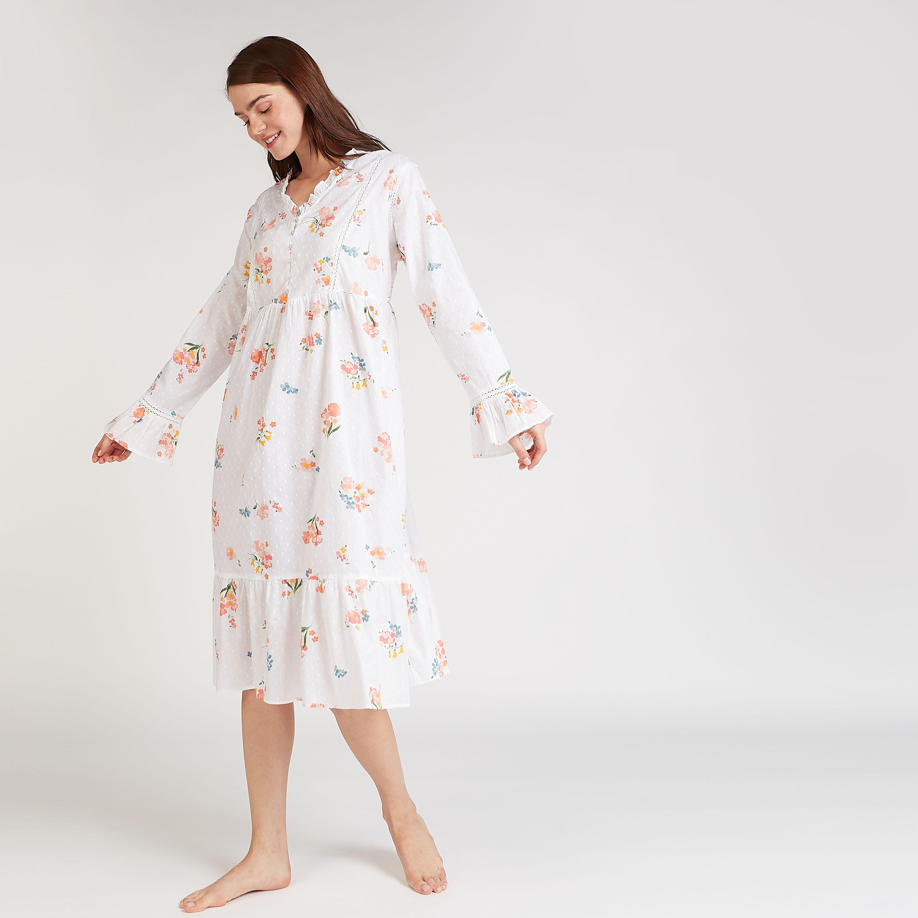 فستان نوم مستدام بياقة V وأكمام واسعة وطبعات أزهار-women-clothing-nightwear-nighties-image-1
