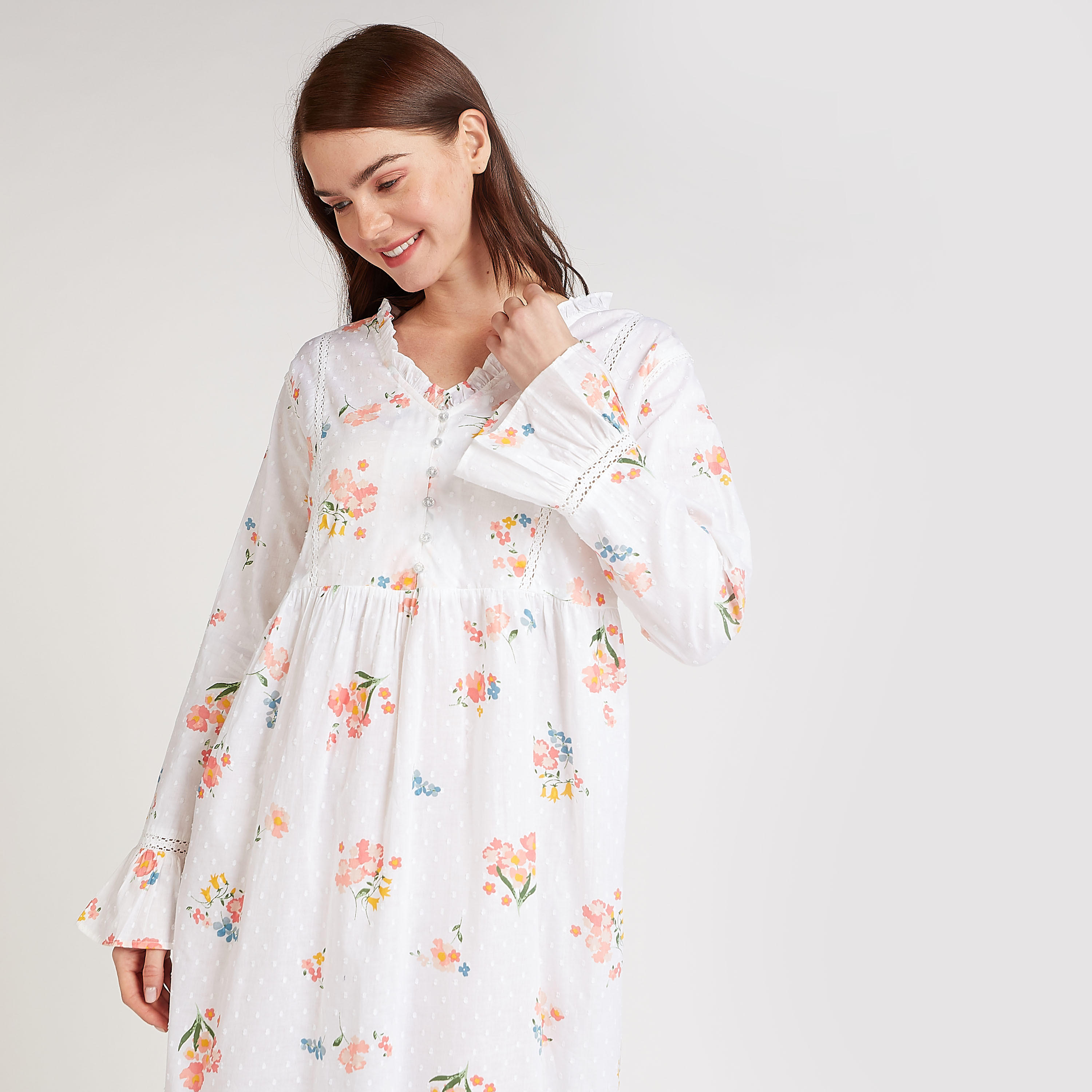 فستان نوم مستدام بياقة V وأكمام واسعة وطبعات أزهار-women-clothing-nightwear-nighties-image-2