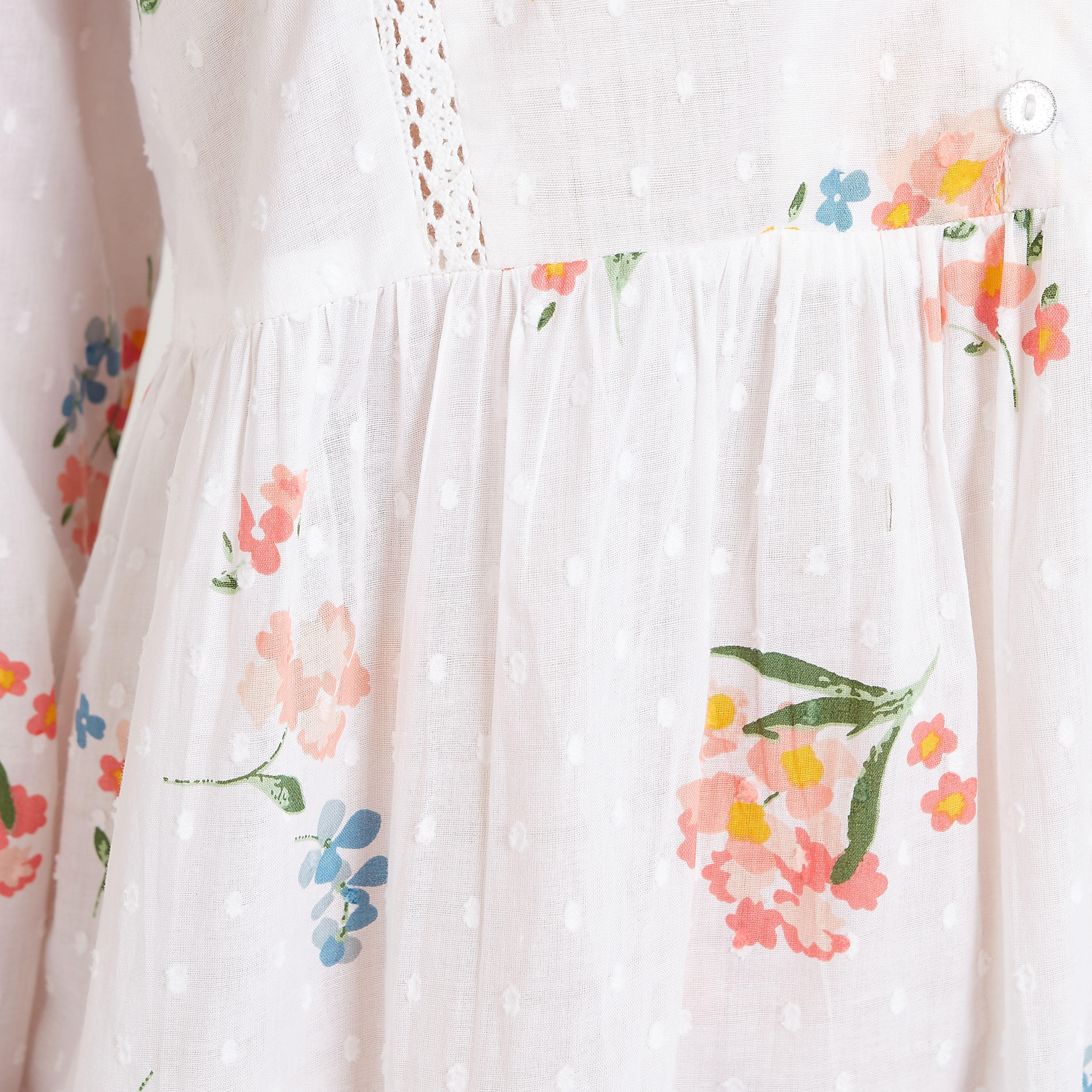 فستان نوم مستدام بياقة V وأكمام واسعة وطبعات أزهار-women-clothing-nightwear-nighties-image-5