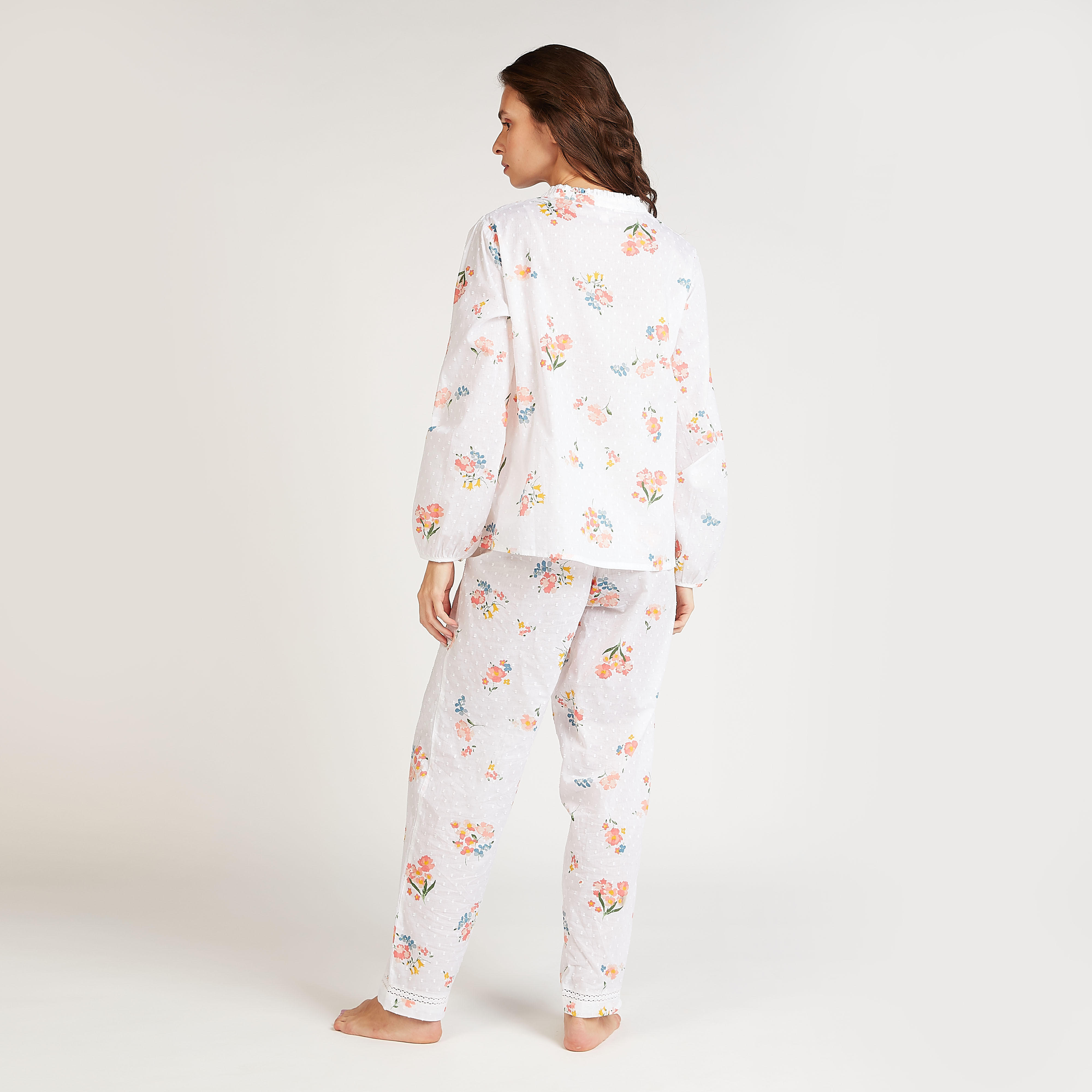 طقم مستدام بنطلون بيجاما وبلوزة بياقة ماندارين وطبعات-women-clothing-nightwear-pyjamas-longsets-image-5