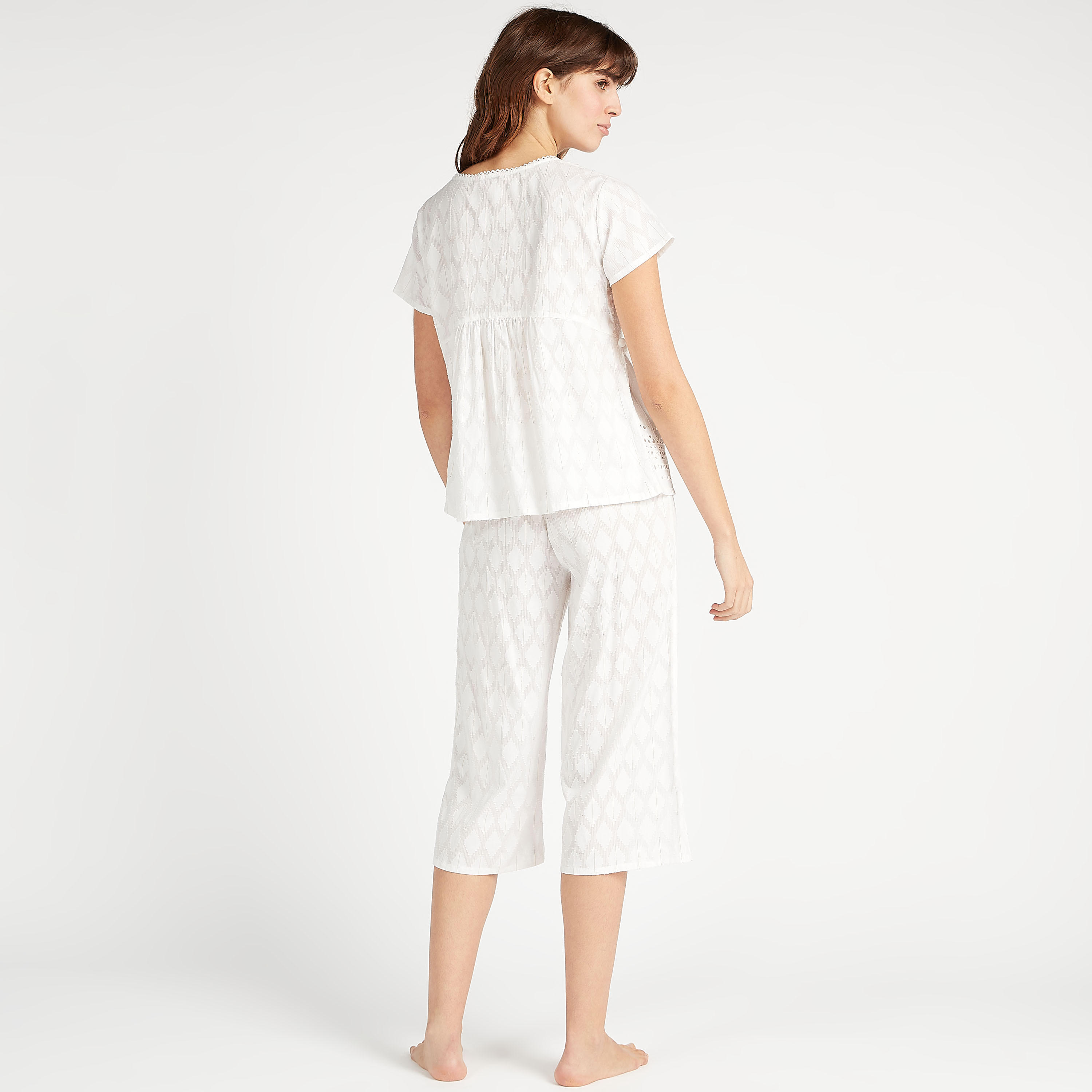 طقم بنطلون بيجاما قصير وبلوزة بارزة الملمس بتفاصيل بوم بوم-women-clothing-nightwear-pyjamas-longsets-image-3