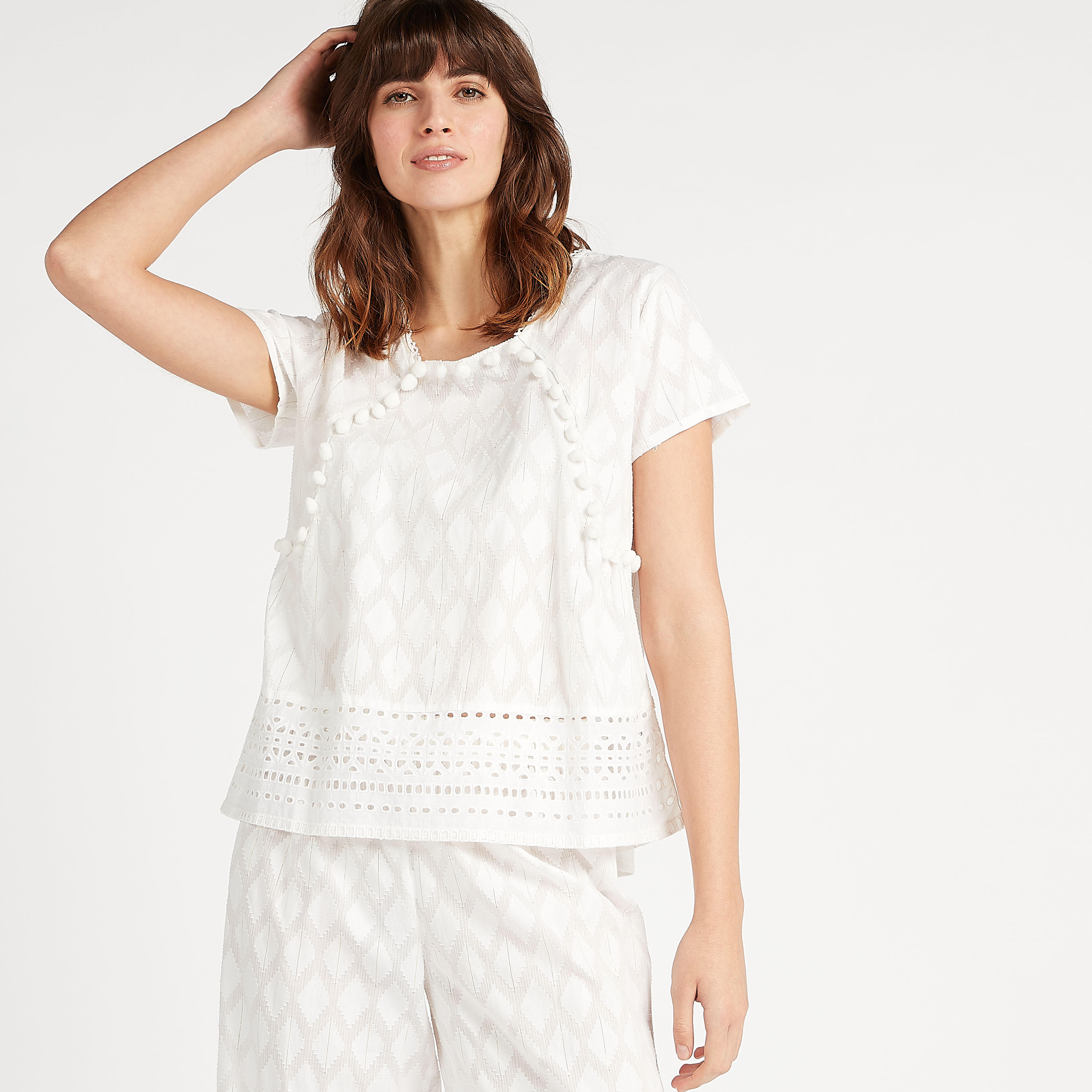 طقم بنطلون بيجاما قصير وبلوزة بارزة الملمس بتفاصيل بوم بوم-women-clothing-nightwear-pyjamas-longsets-image-5