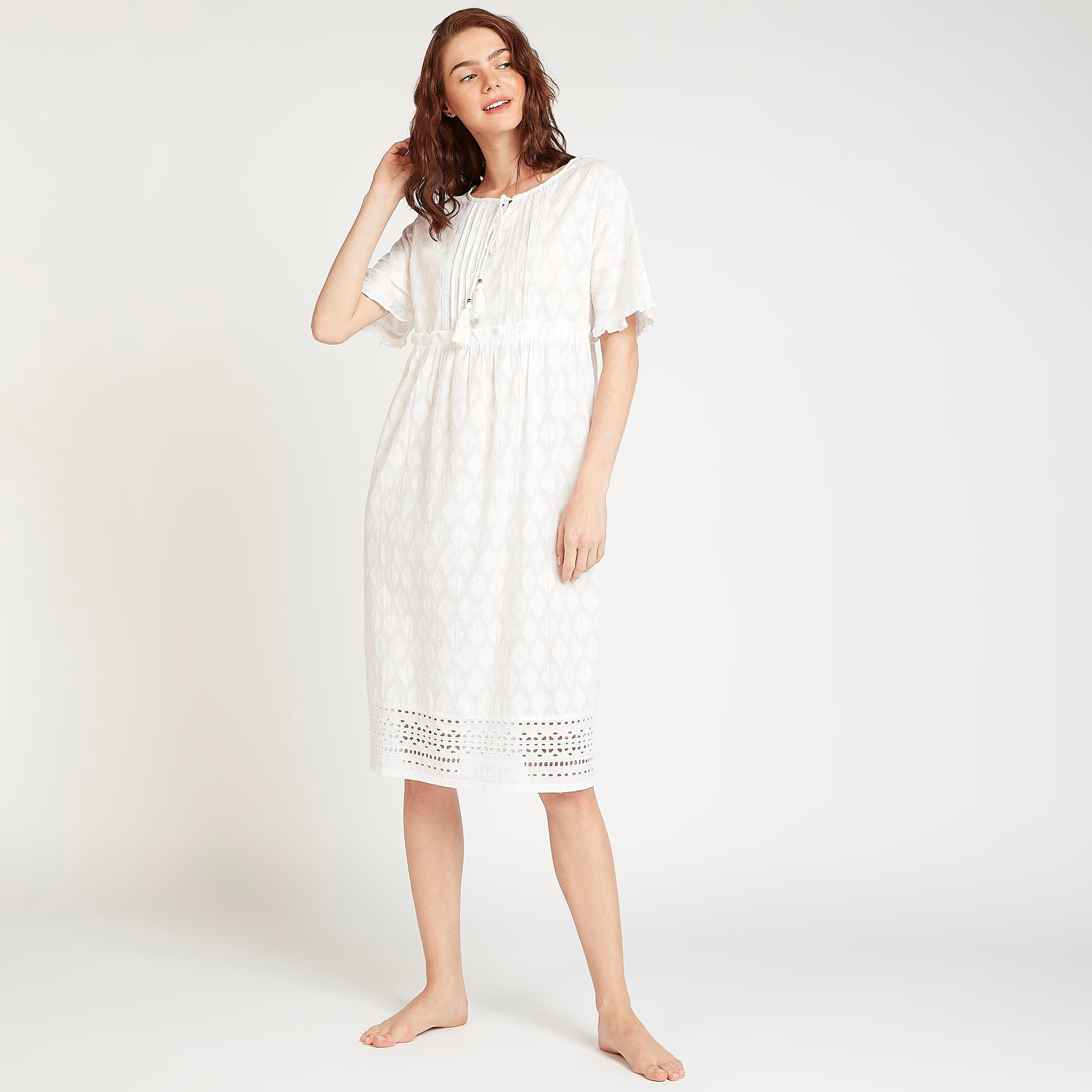 قميص نوم بياقة مستديرة وأربطة وحافة دانتيل وطبعات-women-clothing-nightwear-nighties-image-2