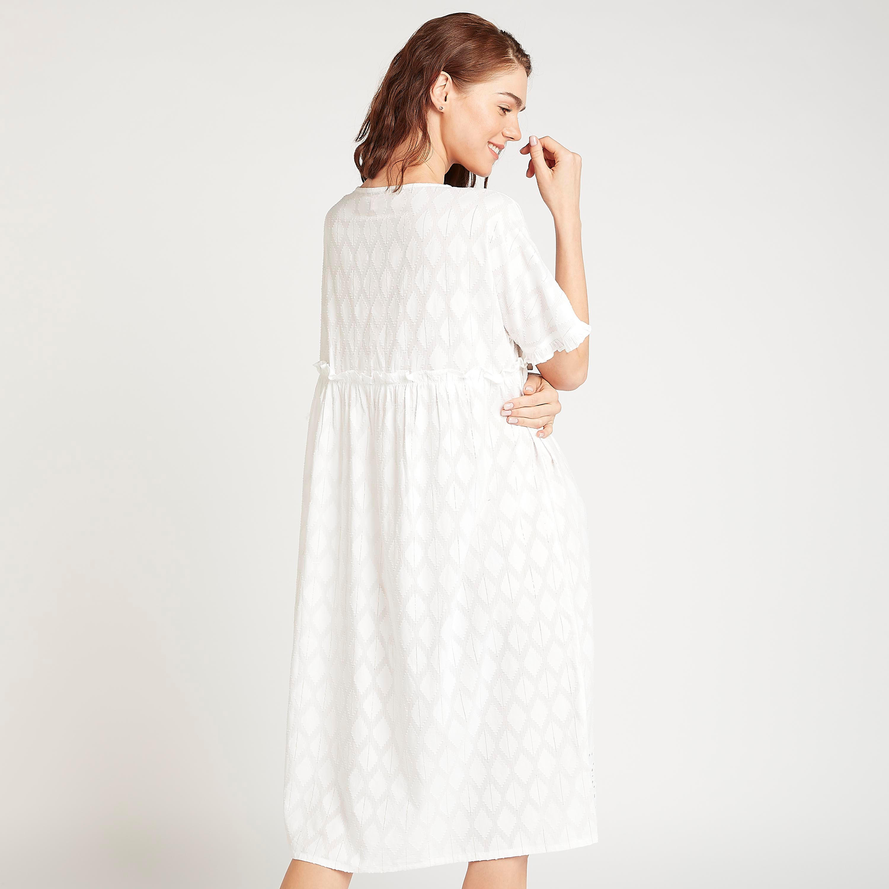 قميص نوم بياقة مستديرة وأربطة وحافة دانتيل وطبعات-women-clothing-nightwear-nighties-image-4