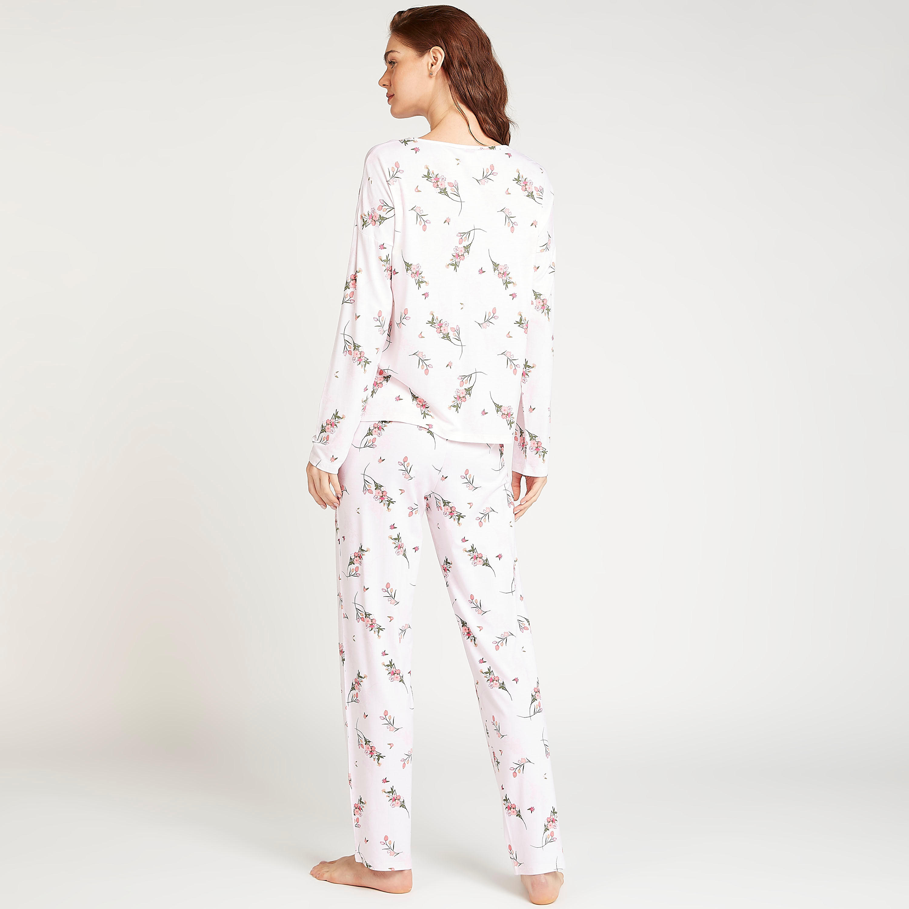 طقم بنطلون بيجاما وتيشيرت بياقة ضيقة وطبعات أزهار-women-clothing-nightwear-pyjamas-longsets-image-3