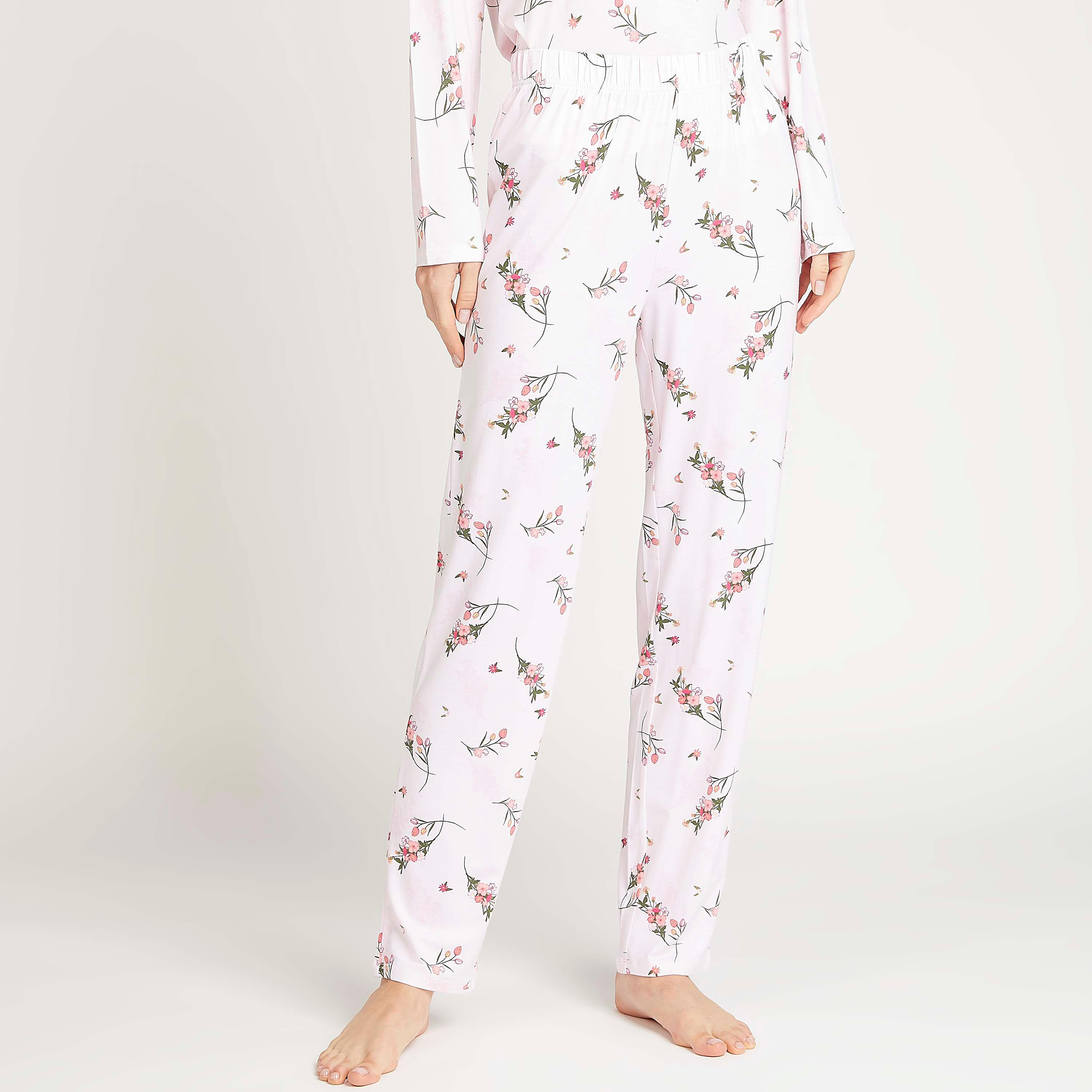 طقم بنطلون بيجاما وتيشيرت بياقة ضيقة وطبعات أزهار-women-clothing-nightwear-pyjamas-longsets-image-1