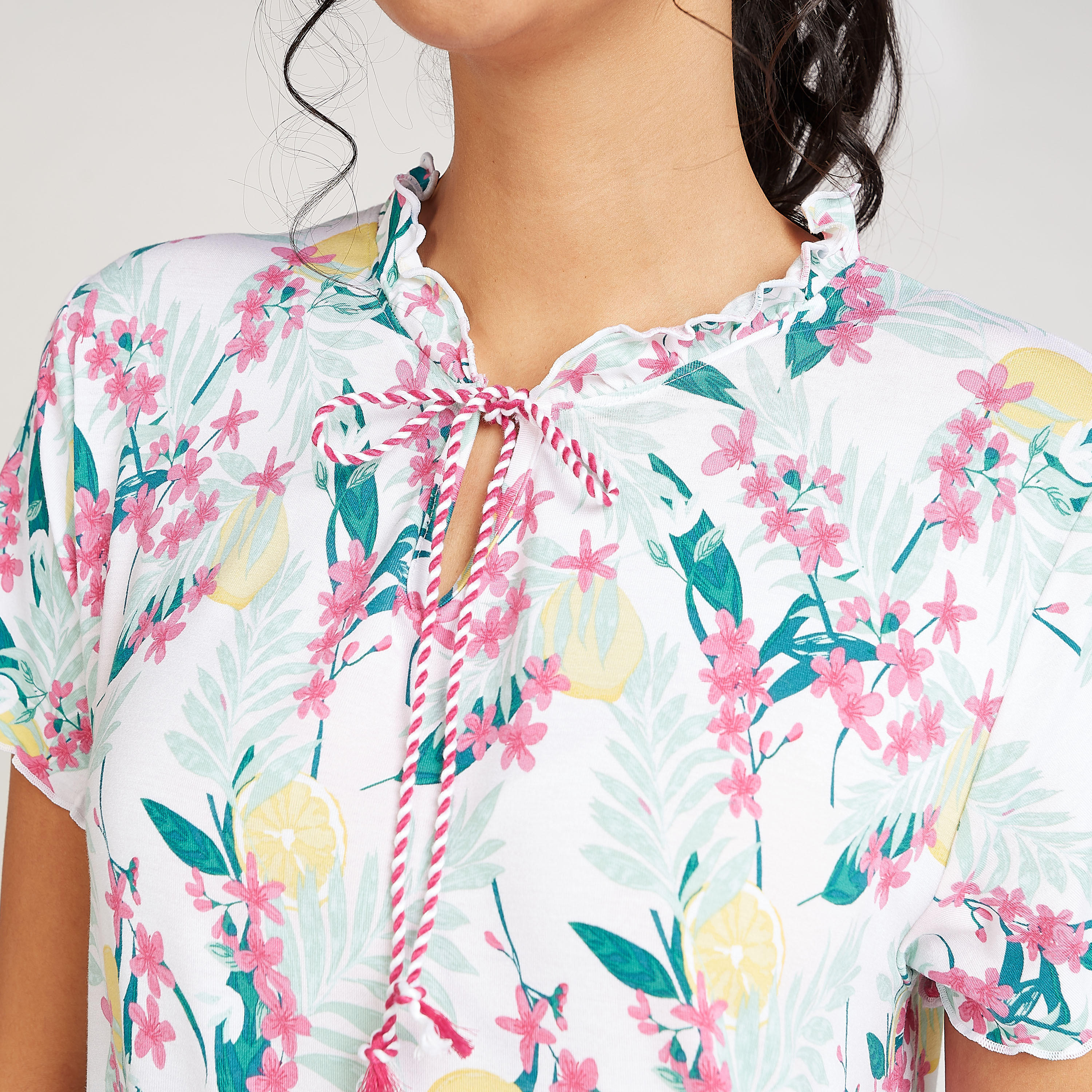 فستان نوم مستدام بأكمام كاب وأربطة وطبعات-women-clothing-nightwear-nighties-image-5