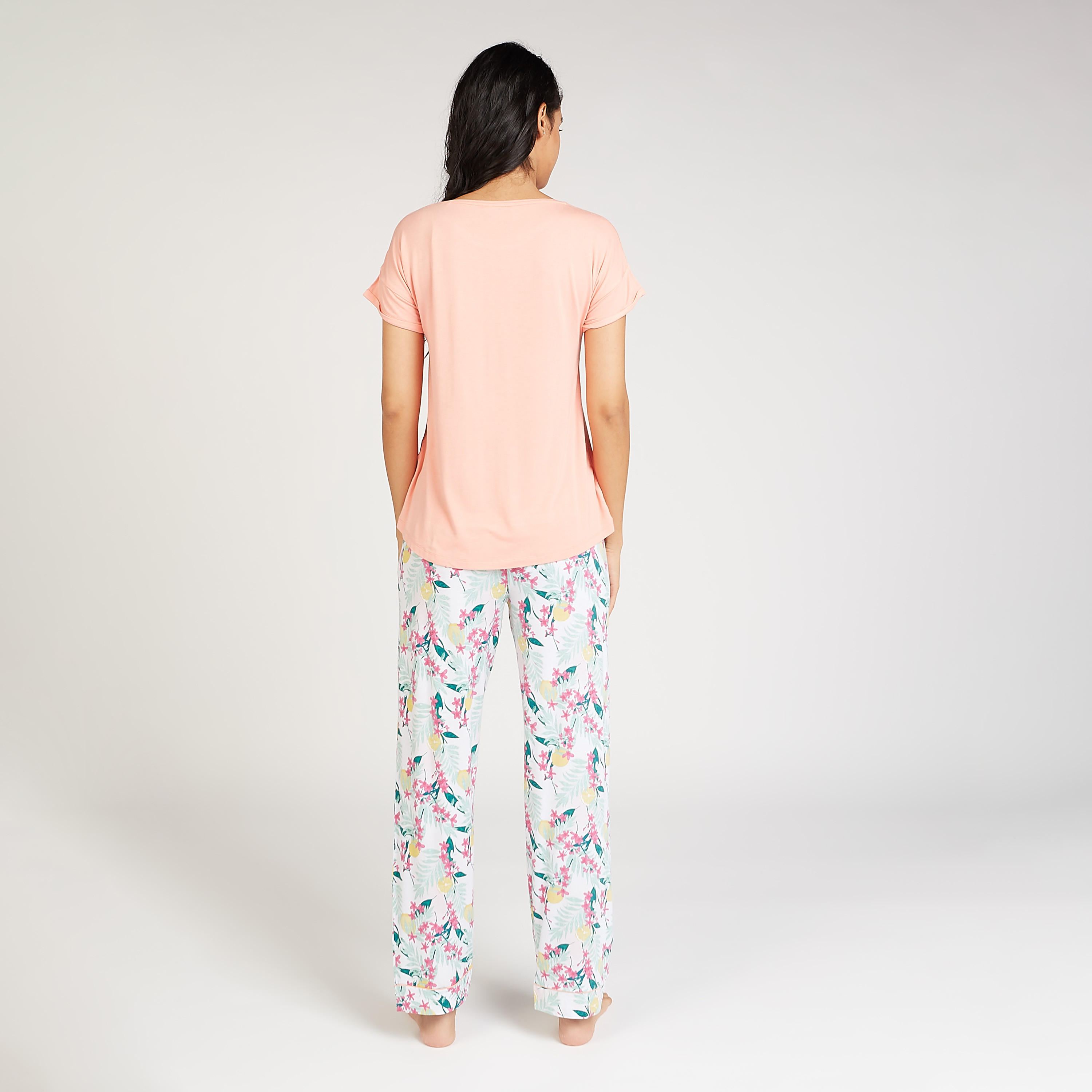 طقم مستدام من بيجاما وتيشيرت بياقة مستديرة وطبعات-women-clothing-nightwear-pyjamas-longsets-image-2