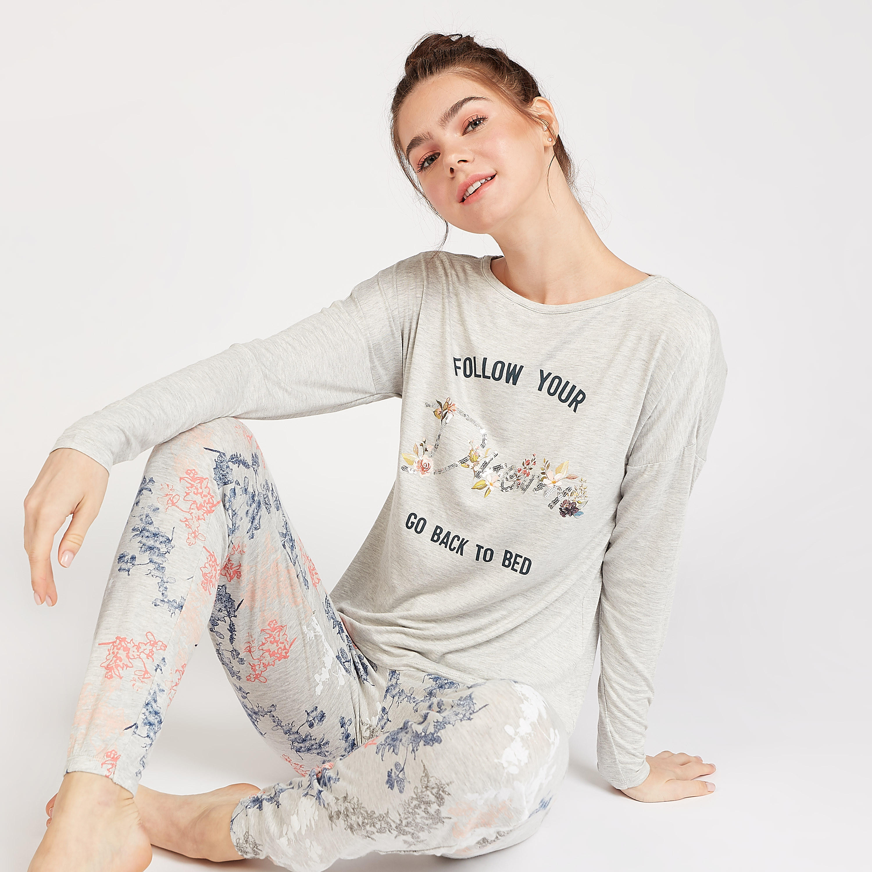 Printed Long Sleeves T-shirt and Pyjama Set-women-clothing-nightwear-pyjamas-longsets-image-1