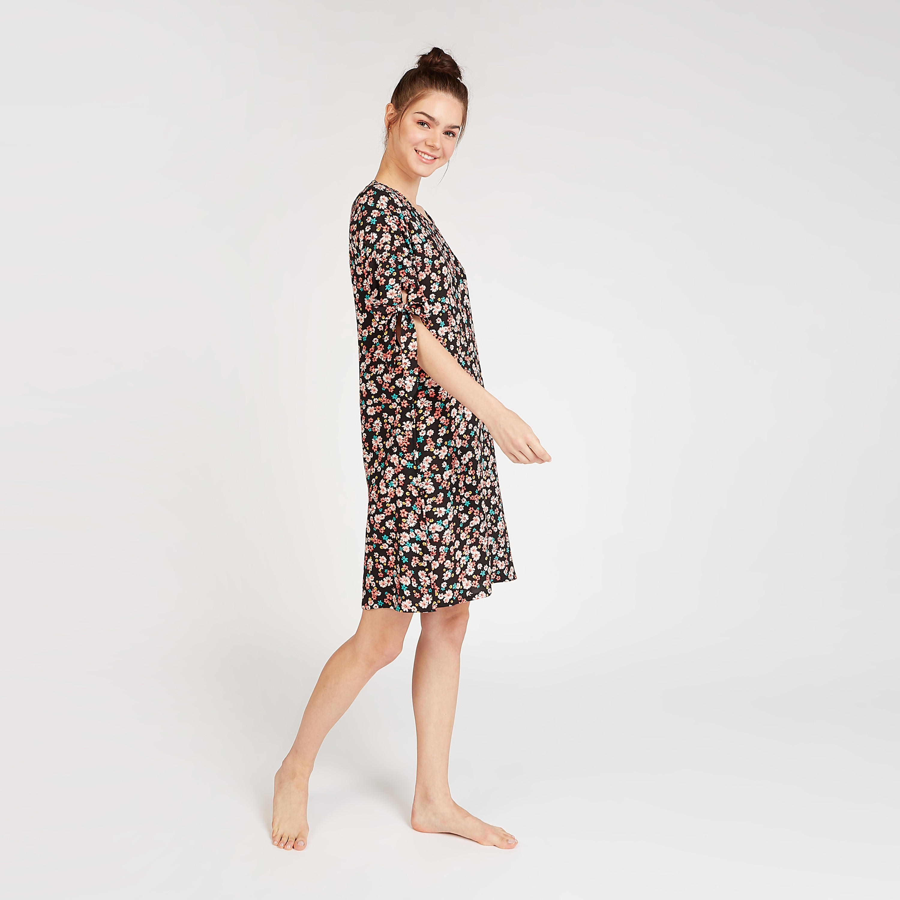 فستان نوم بياقة مستديرة وأكمام قصيرة و ألوان متعددة- طقم من قطعتين-women-clothing-nightwear-pyjamas-longsets-image-3