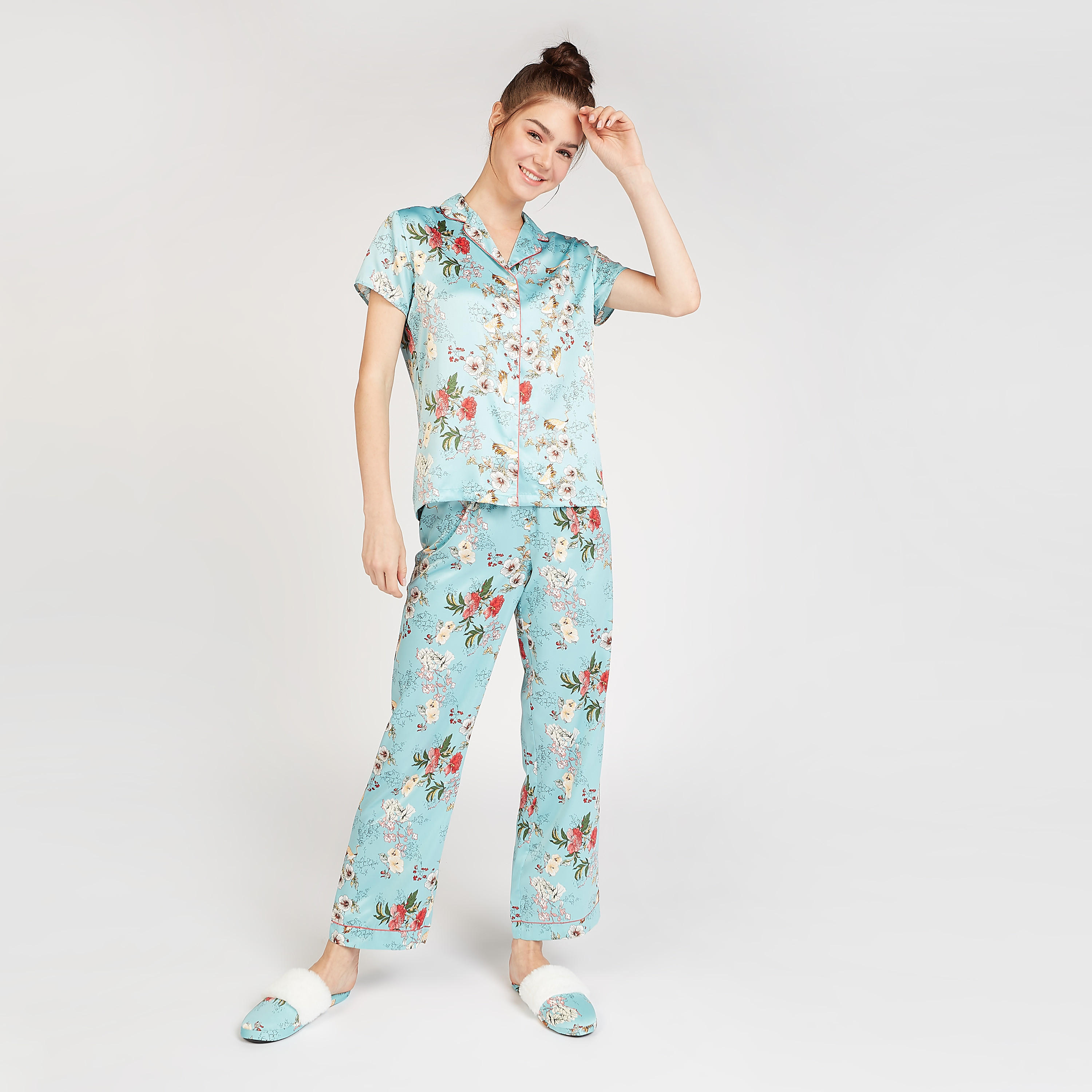طقم بنطلون بيجاما طويل وقميص نوم بأكمام قصيرة وطبعات أزهار-women-clothing-nightwear-pyjamas-longsets-image-1