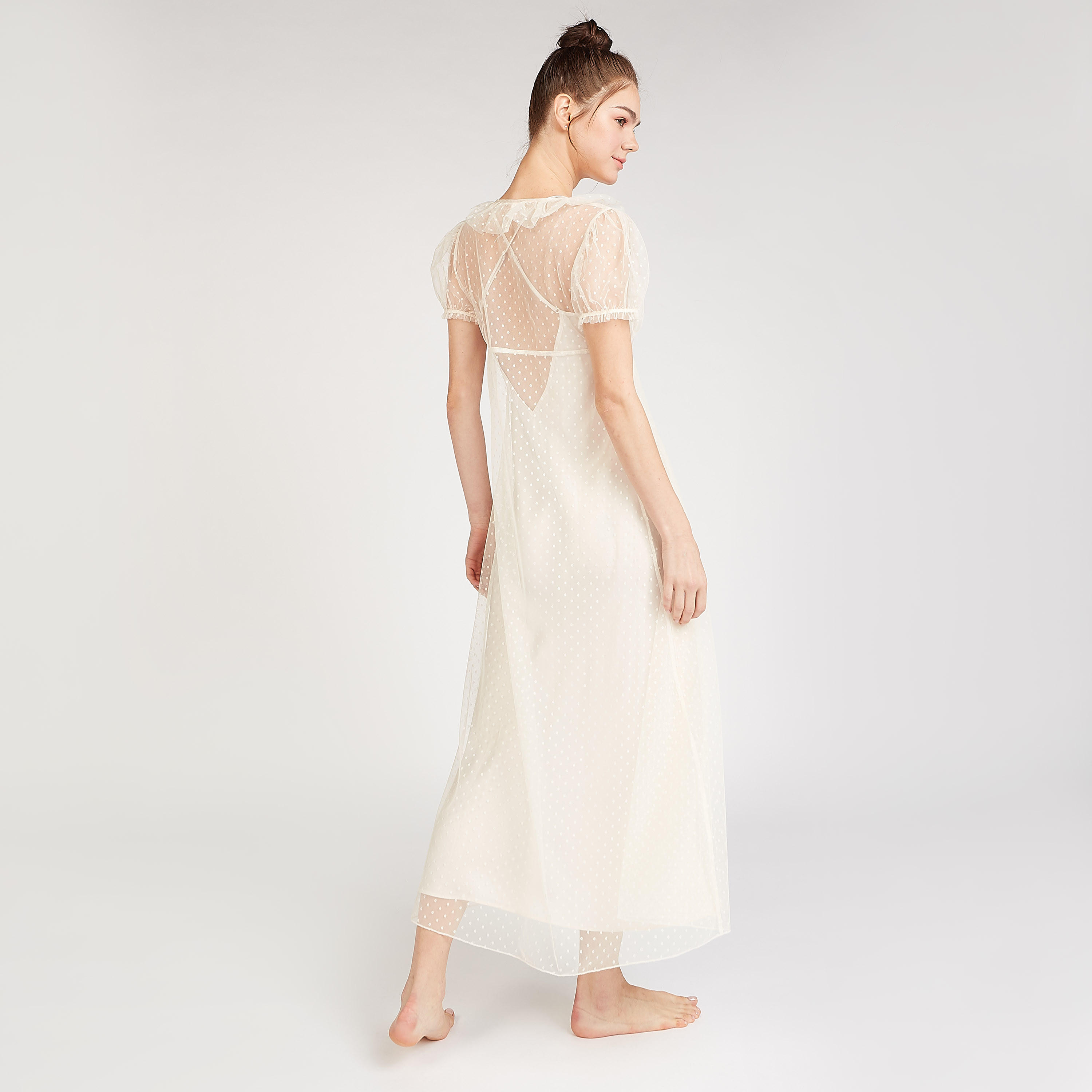 فستان نوم من الدانتيل بياقة V وأكمام قصيرة-women-clothing-nightwear-robes-image-2