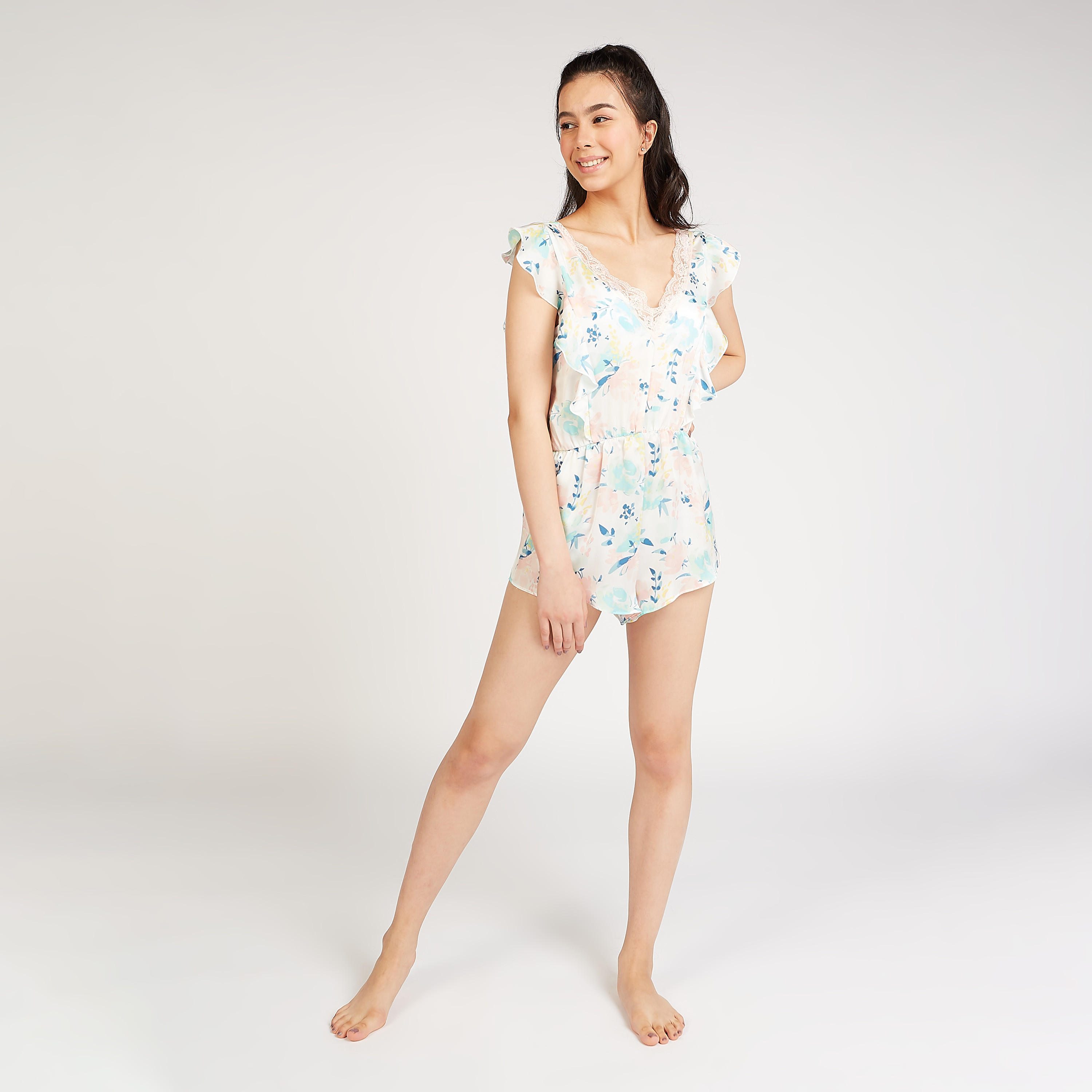 أفرول بطبعات وأكمام كاب وتفاصيل دانتيل-women-clothing-nightwear-nighties-image-2
