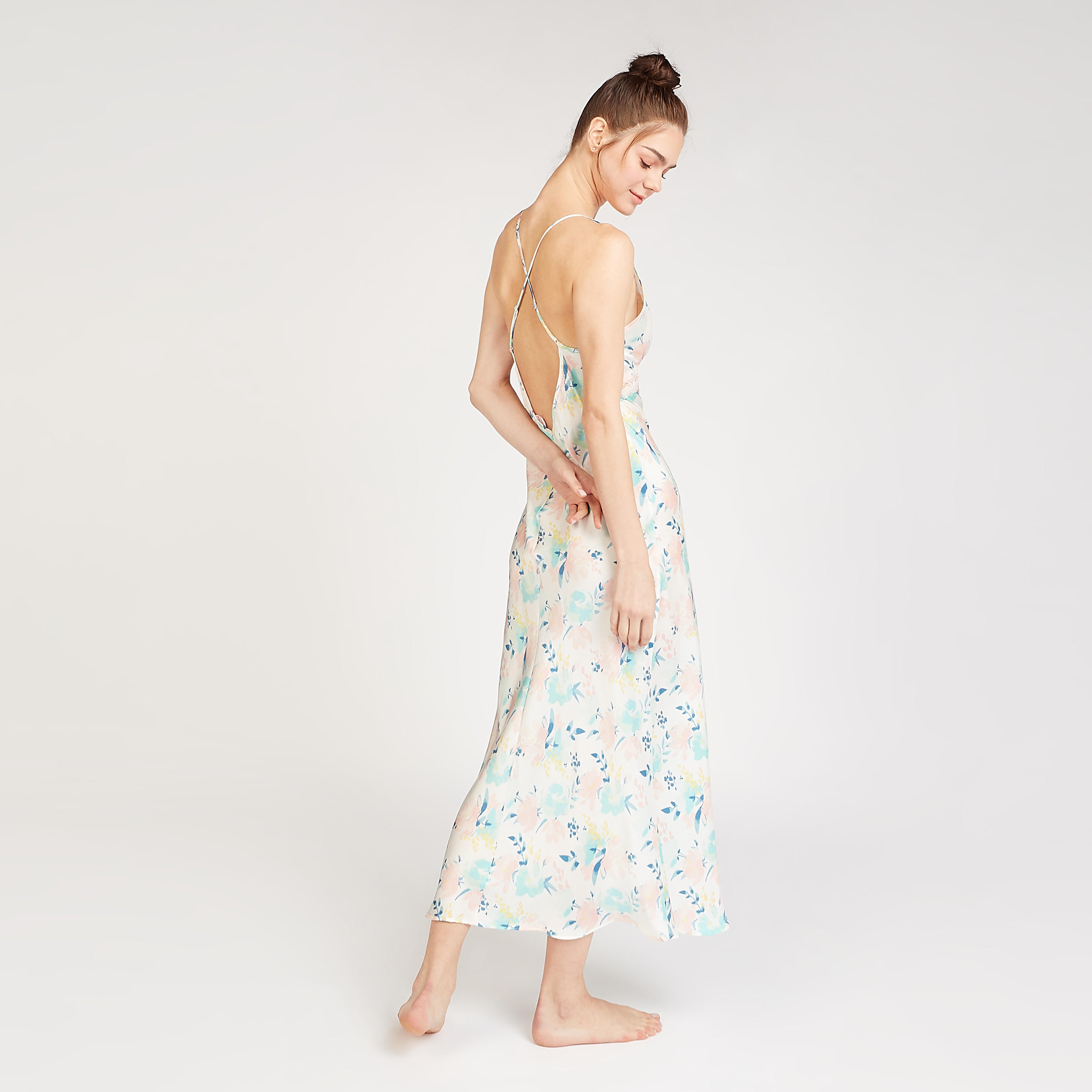 فستان نوم دون أكمام بطبعات وياقة v-women-clothing-nightwear-nighties-image-2