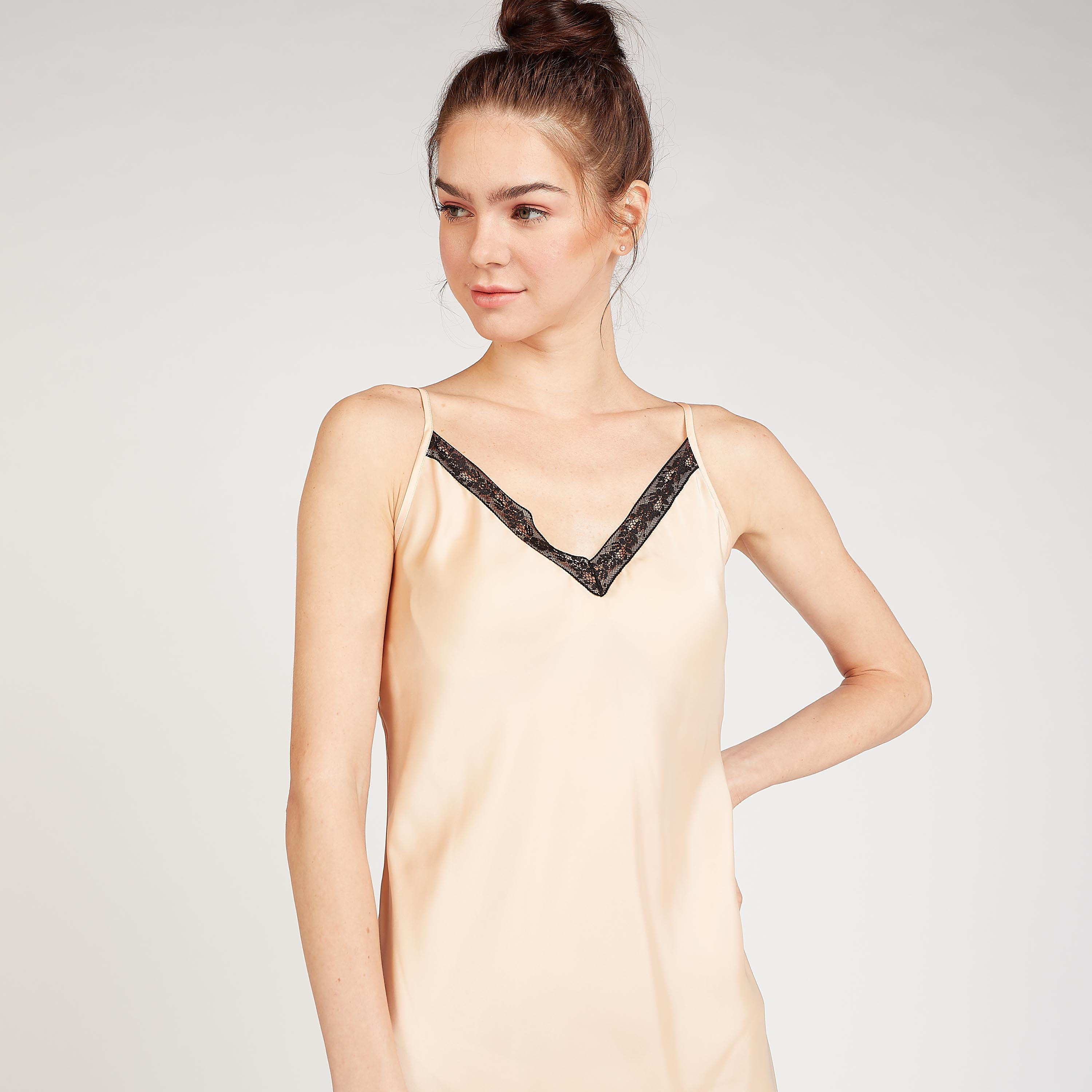 فستان نوم بياقة V وأحزمة قابلة للتعديل و تفاصيل دانتيل-women-clothing-nightwear-nighties-image-5