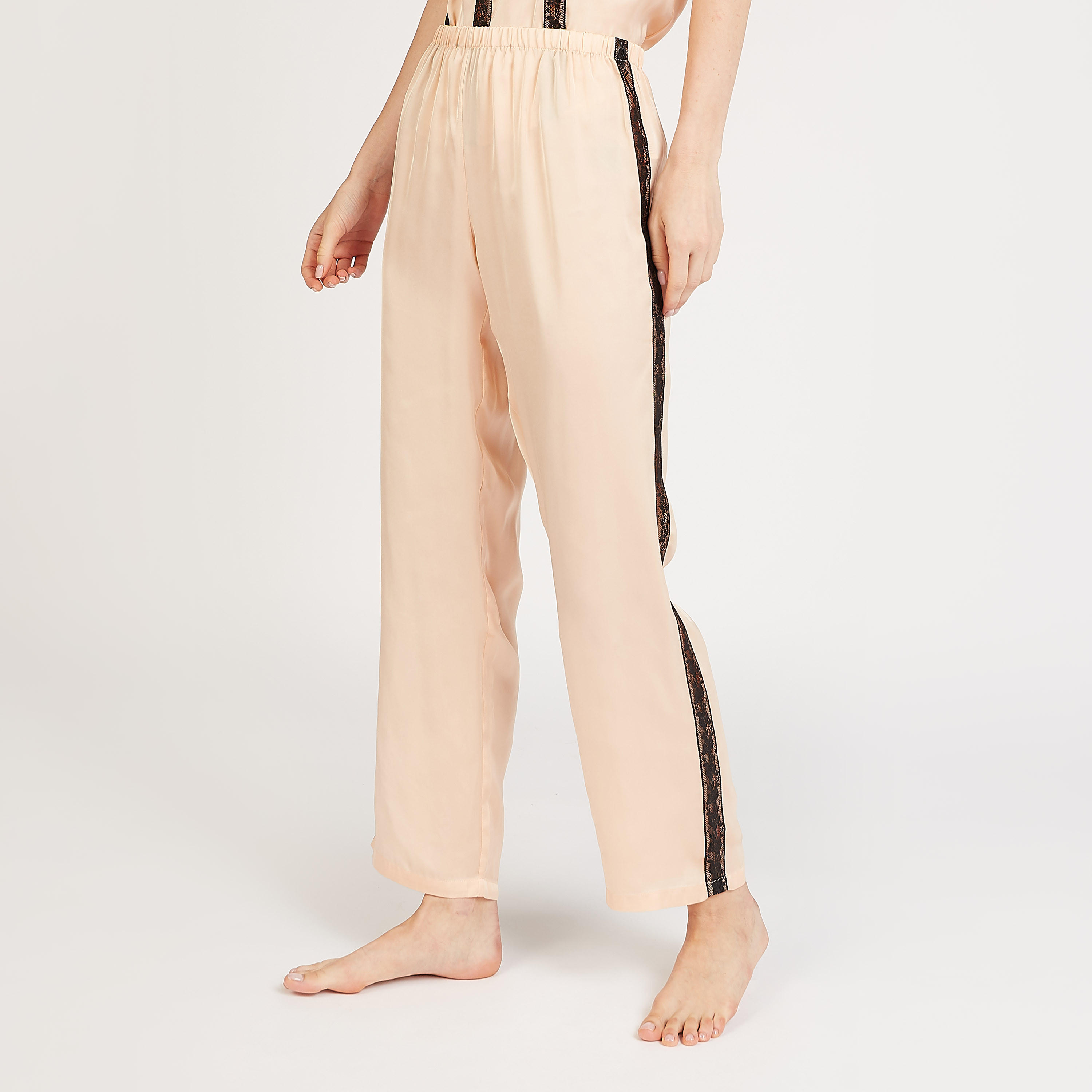 طقم بنطلون بيجاما طويل وبلوزة بياقة مستديرة وتفاصيل دانتيل-women-clothing-nightwear-pyjamas-longsets-image-4
