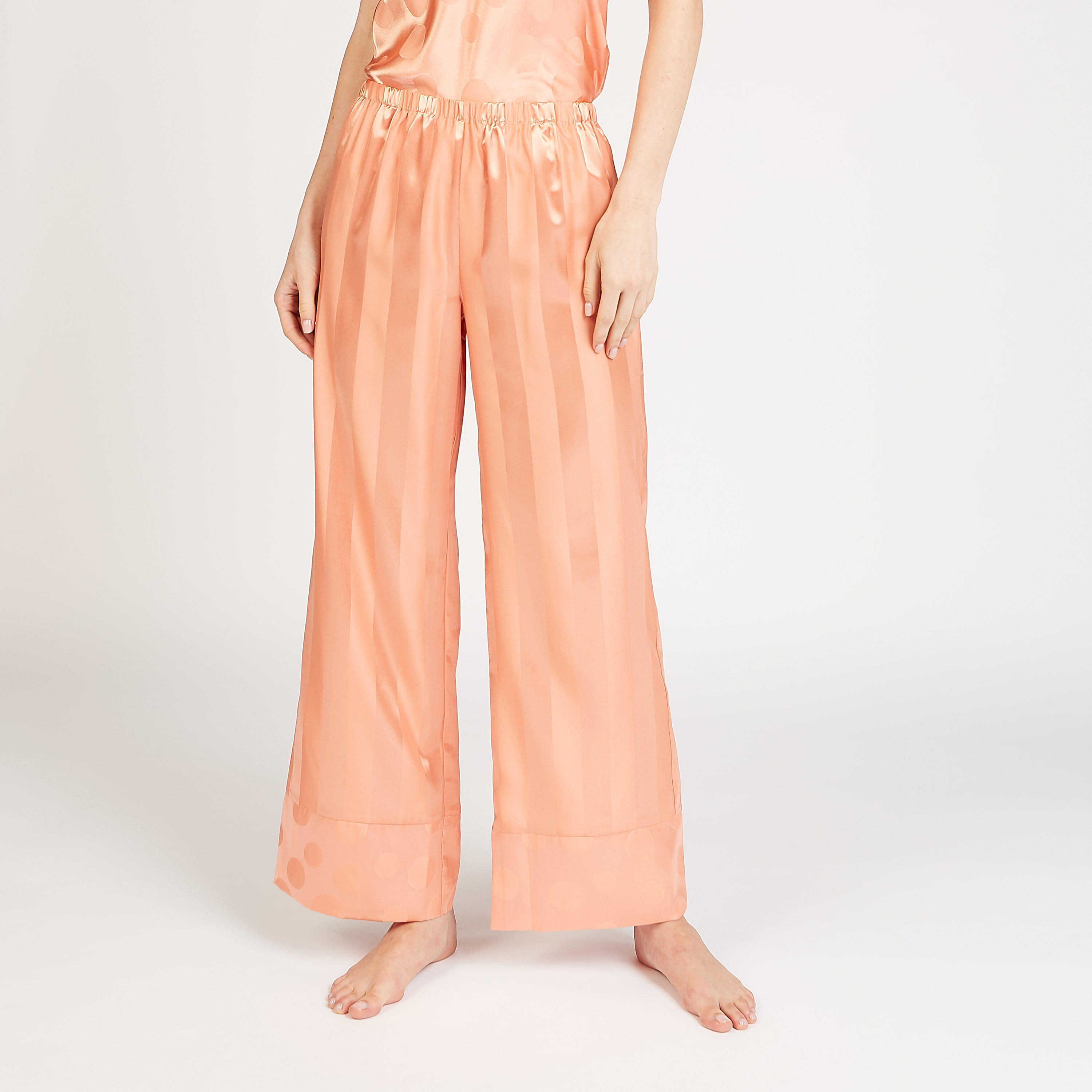 طقم بنطلون بيجاما طويل وبلوزة منقطة بياقة عميقة-women-clothing-nightwear-pyjamas-longsets-image-2
