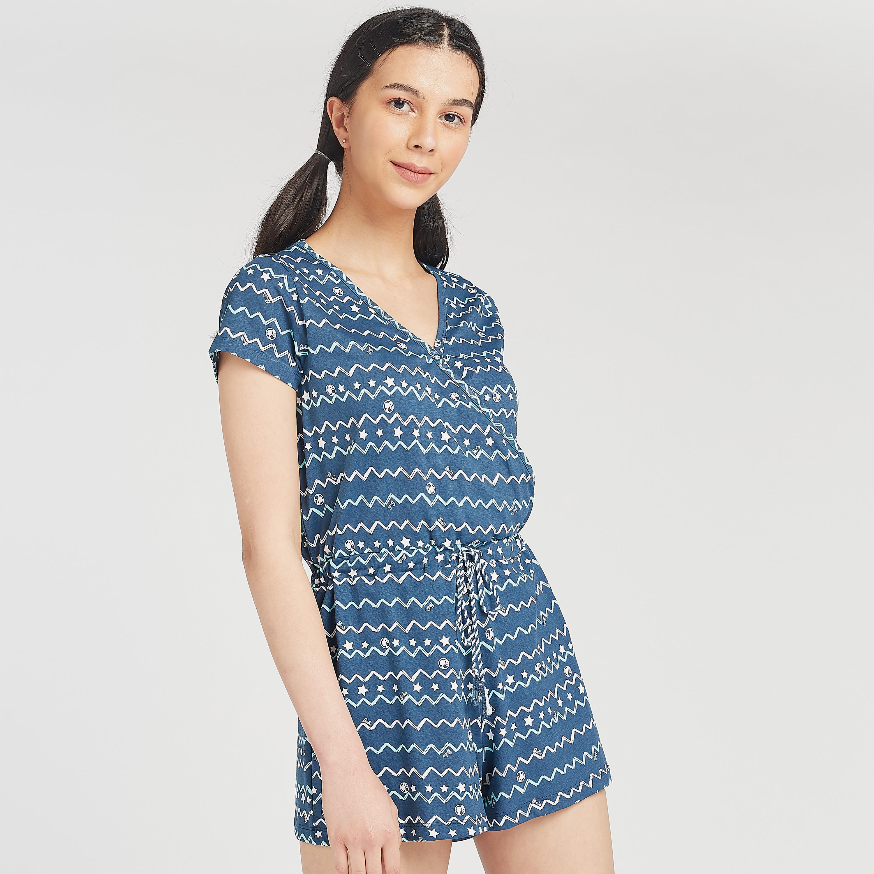 أفرول مستدام بطبعات وياقة v وأكمام قصيرة-women-clothing-nightwear-nighties-image-1