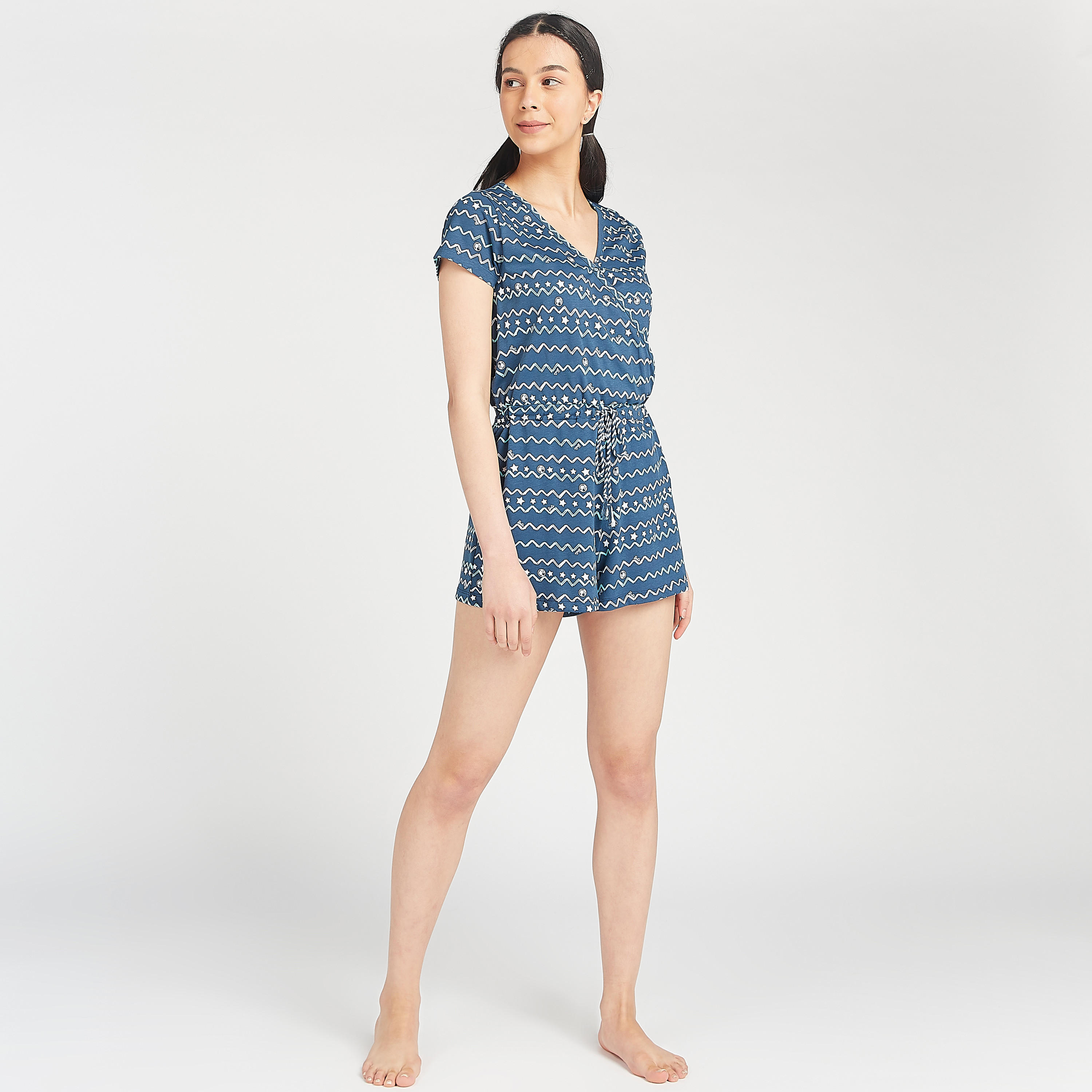 أفرول مستدام بطبعات وياقة v وأكمام قصيرة-women-clothing-nightwear-nighties-image-2