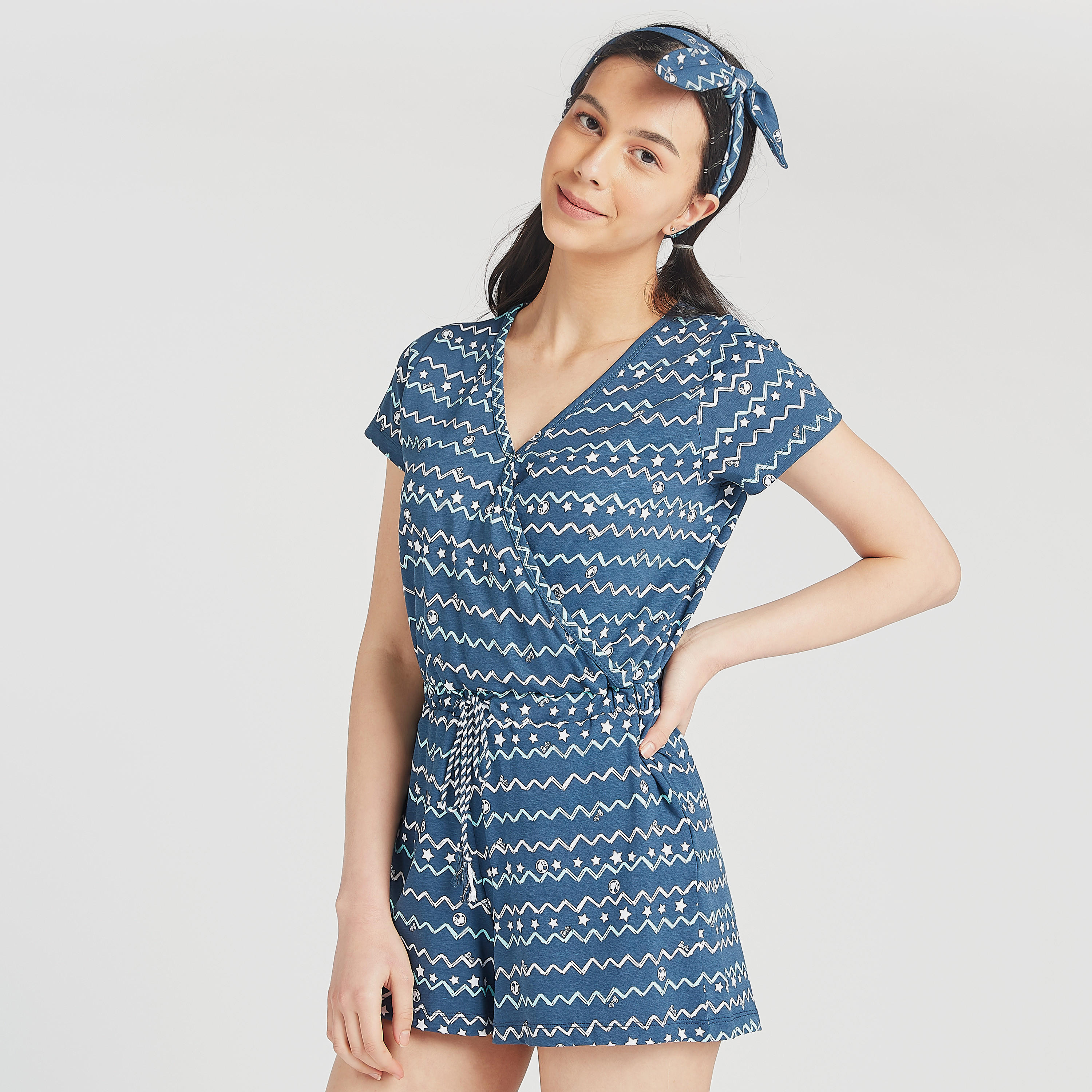 أفرول مستدام بطبعات وياقة v وأكمام قصيرة-women-clothing-nightwear-nighties-image-5