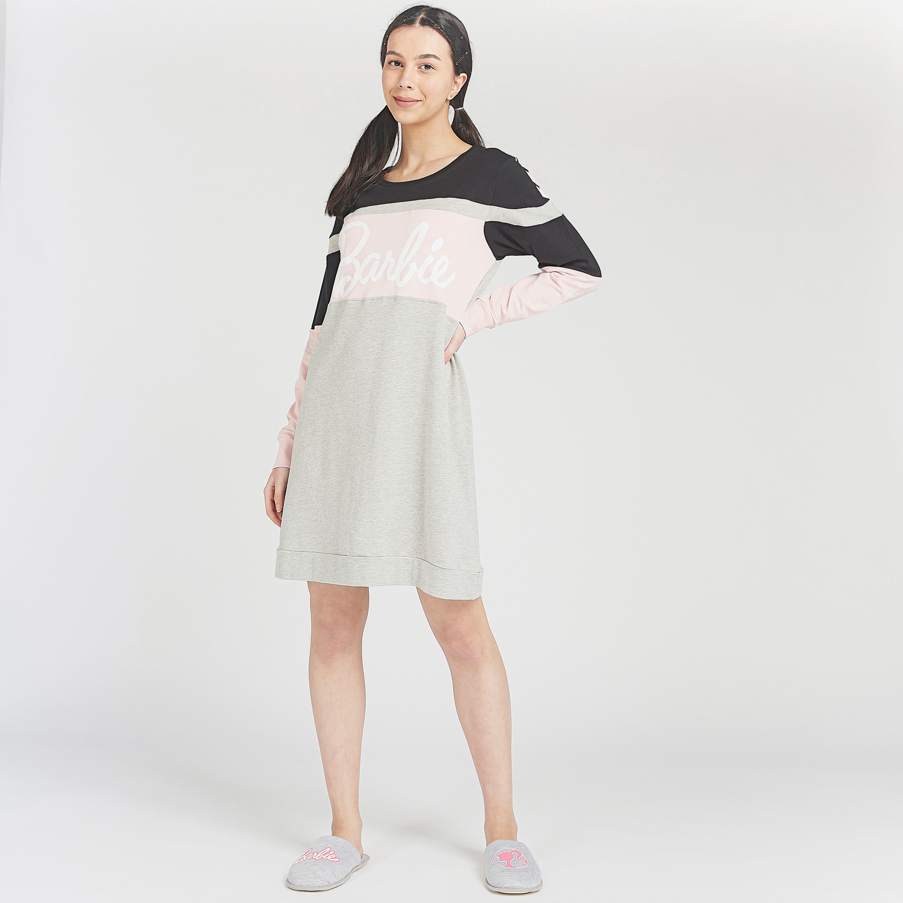 قميص نوم مستدام برقبة مستديرة وأكمام طويلة وطبعات باربي-women-clothing-nightwear-nighties-image-2