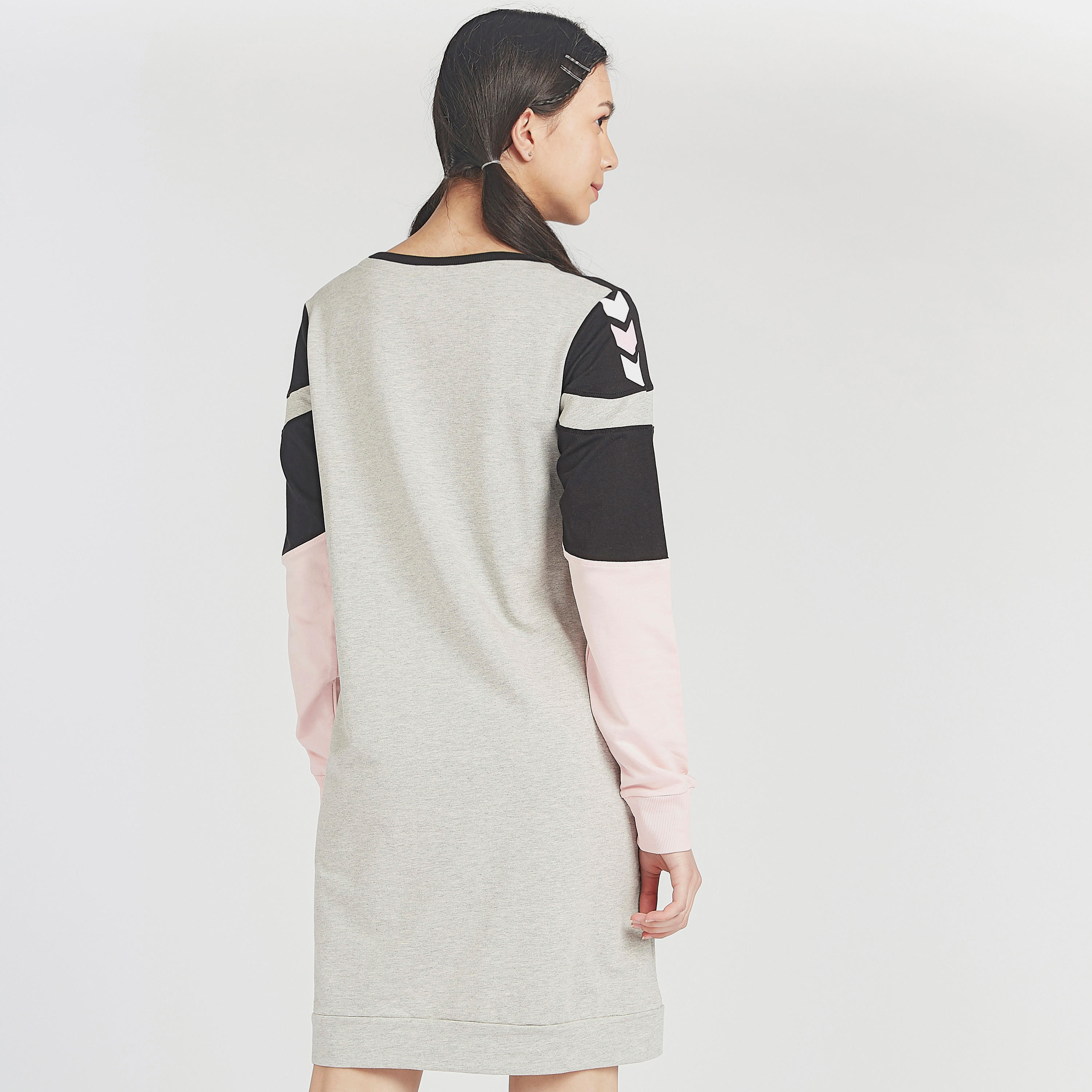 قميص نوم مستدام برقبة مستديرة وأكمام طويلة وطبعات باربي-women-clothing-nightwear-nighties-image-4