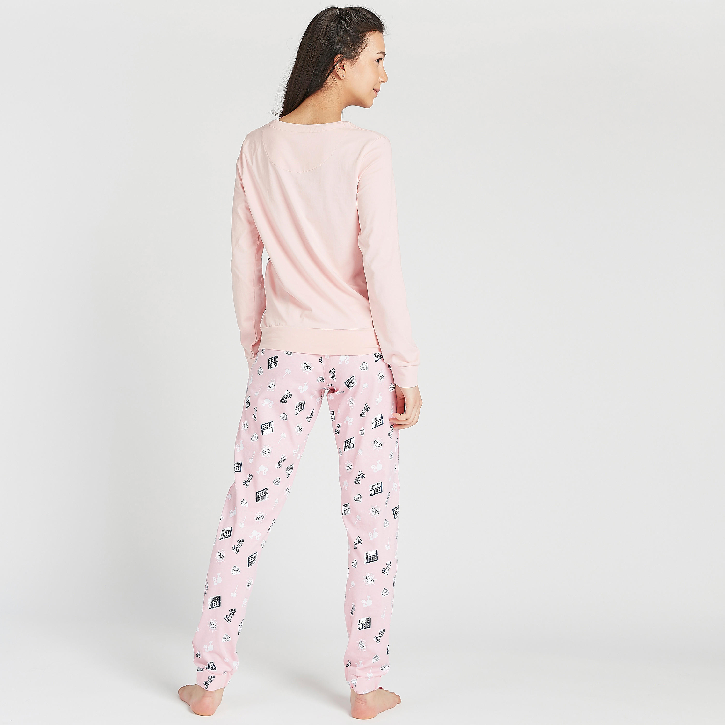 طقم مستدام  بنطلون بيجاما وتيشيرت بتزيينات باربي-women-clothing-nightwear-pyjamas-longsets-image-4