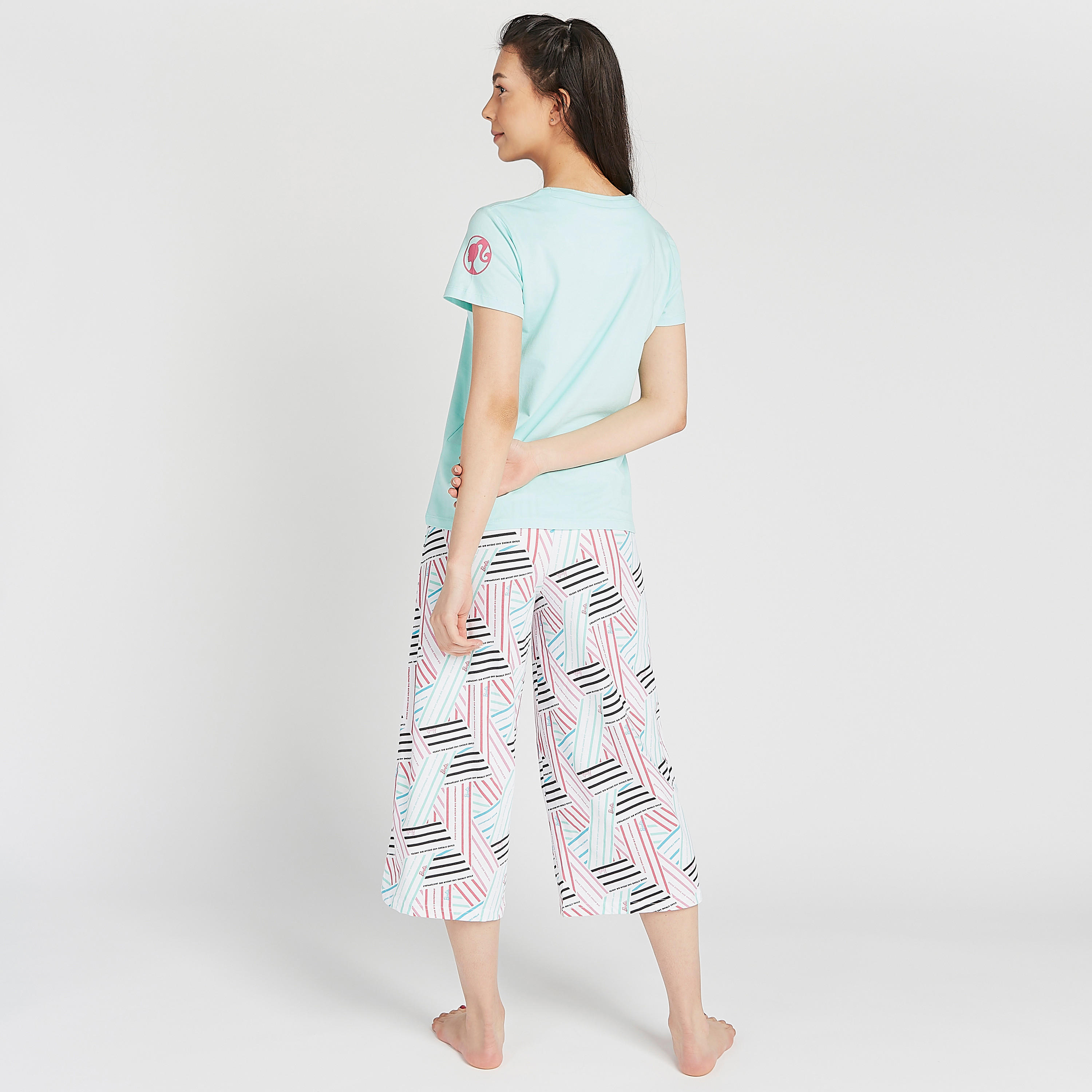طقم مستدام بنطلون بيجاما وتيشيرت بطبعات جرافيك-women-clothing-nightwear-pyjamas-longsets-image-4