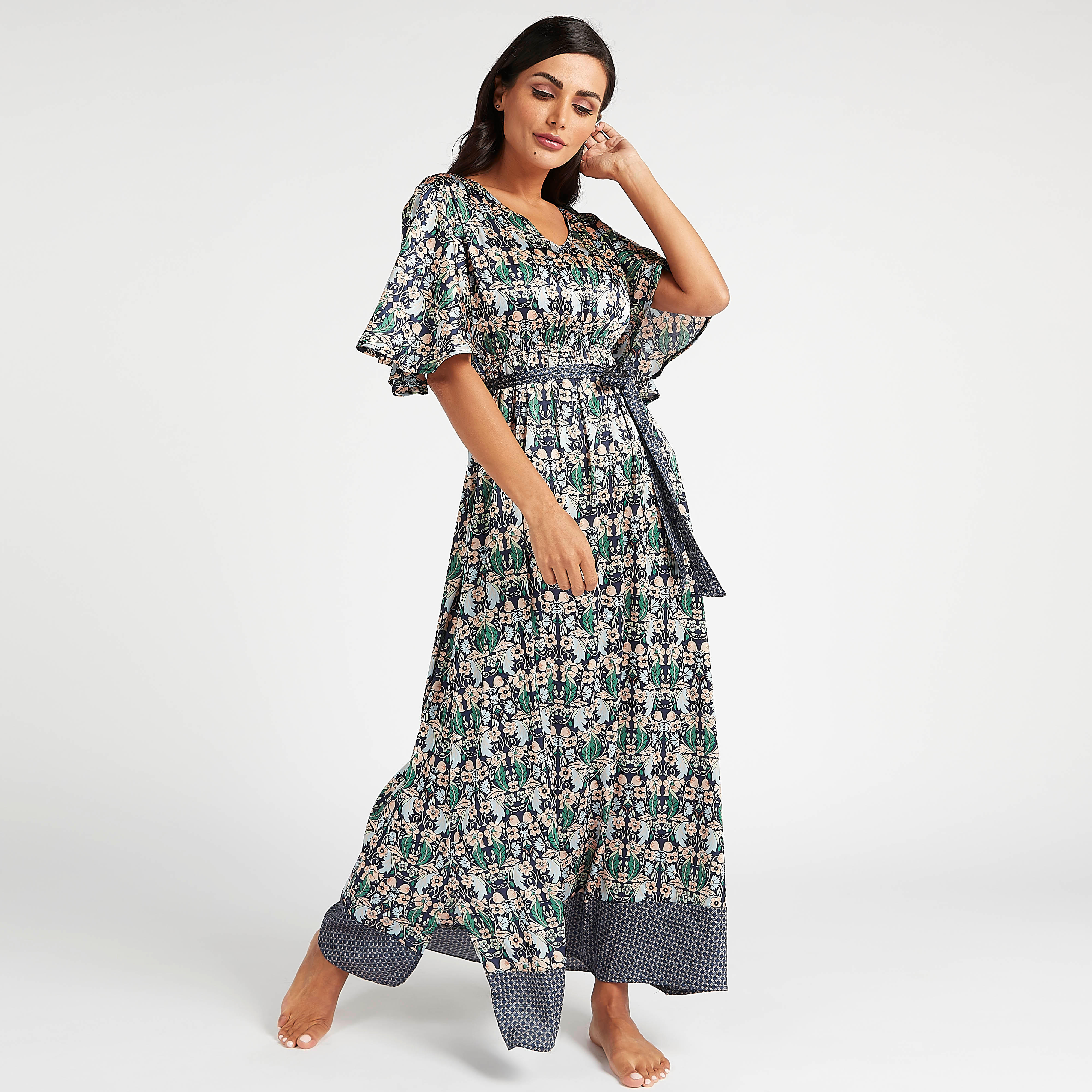 فستان نوم بطبعات أزهار بياقة v وأكمام لامعة وأربطة-women-clothing-nightwear-nighties-image-1