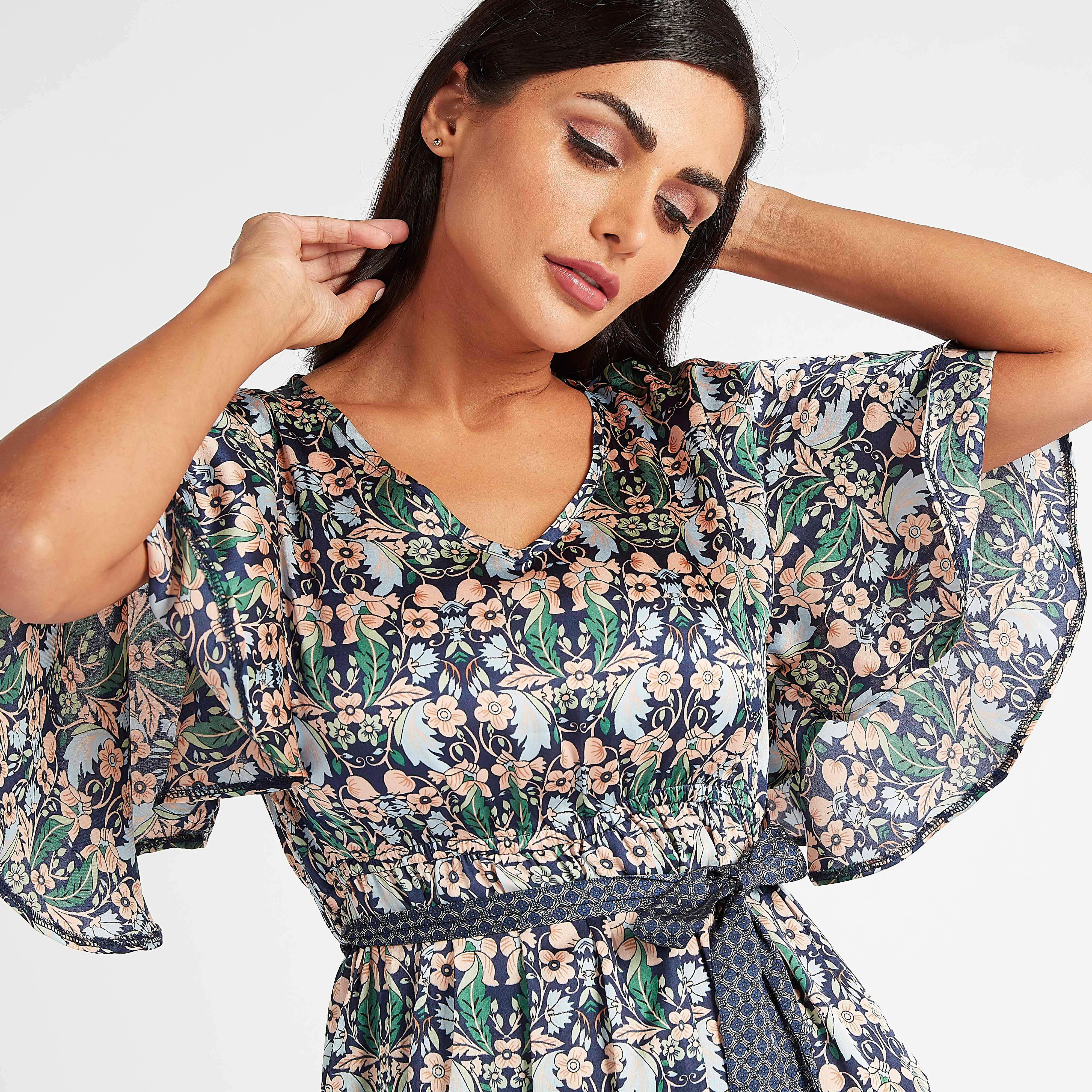 فستان نوم بطبعات أزهار بياقة v وأكمام لامعة وأربطة-women-clothing-nightwear-nighties-image-2