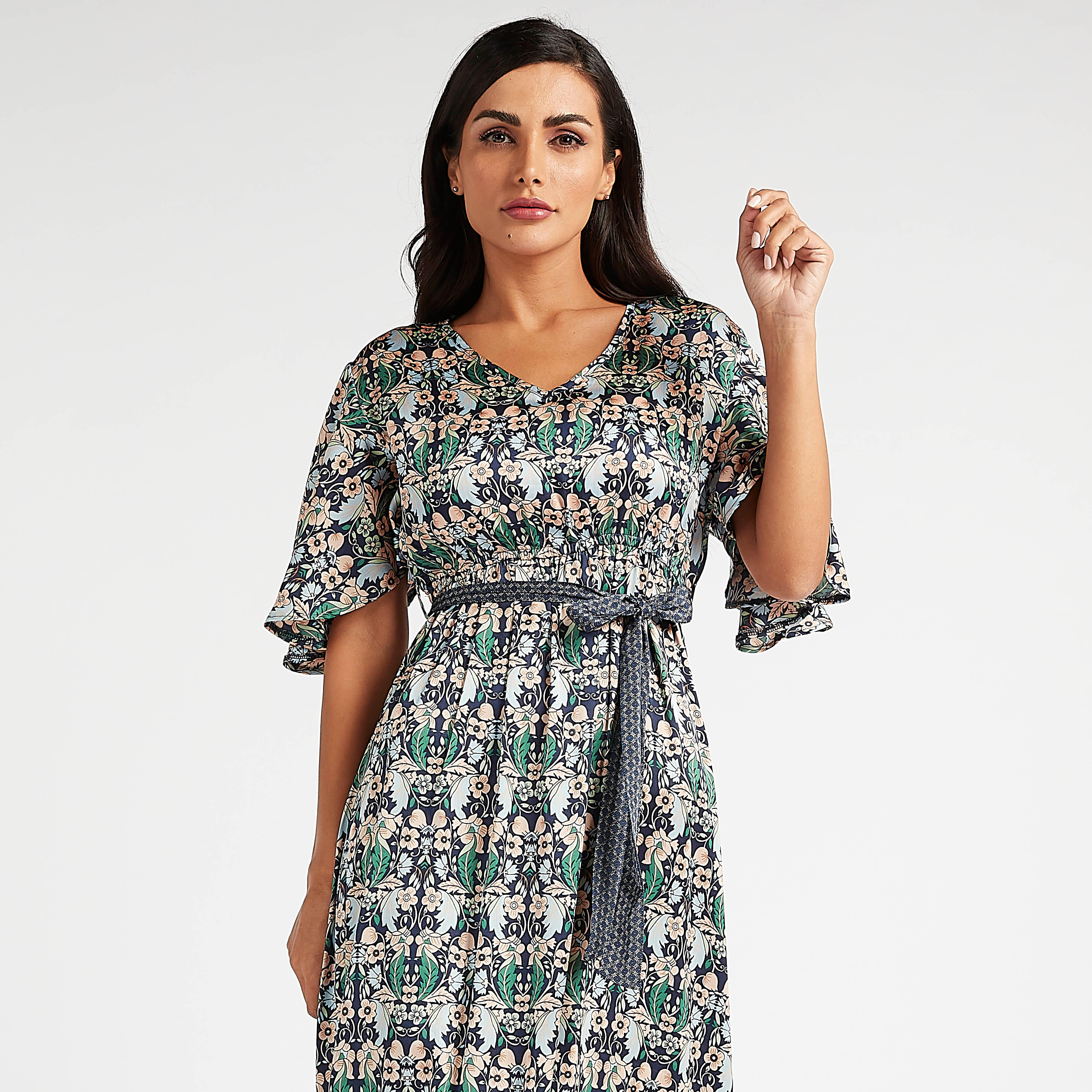 فستان نوم بطبعات أزهار بياقة v وأكمام لامعة وأربطة-women-clothing-nightwear-nighties-image-5