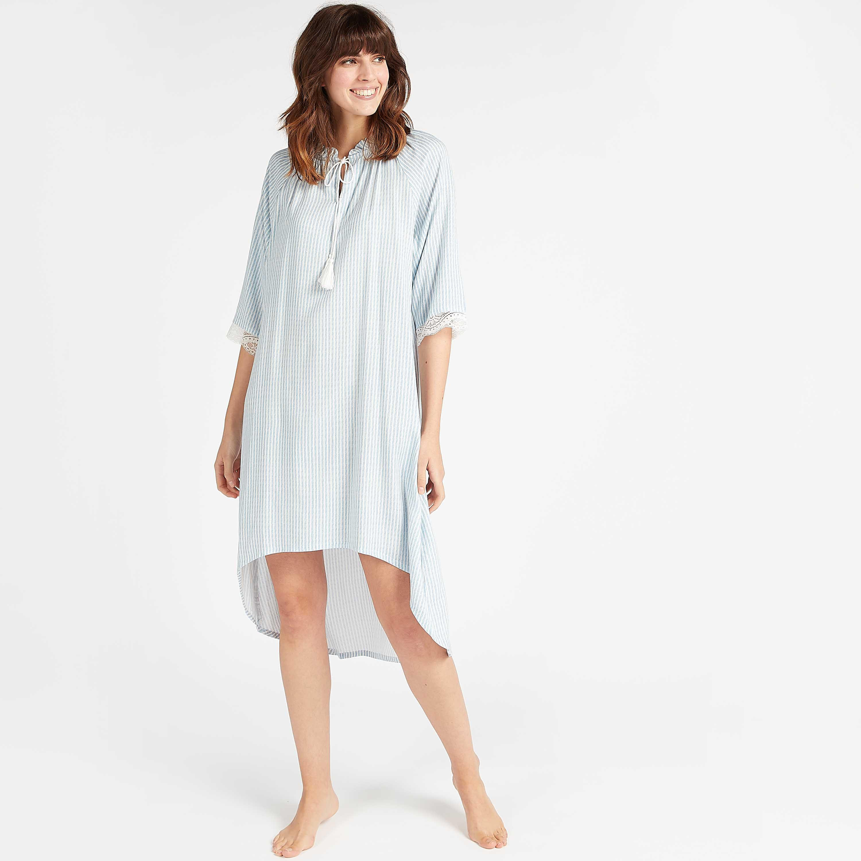 قميصنوم مخطّط بطول غير مستوي مع تفاصيل دانتيل وربطة عنق-women-clothing-nightwear-nighties-image-1