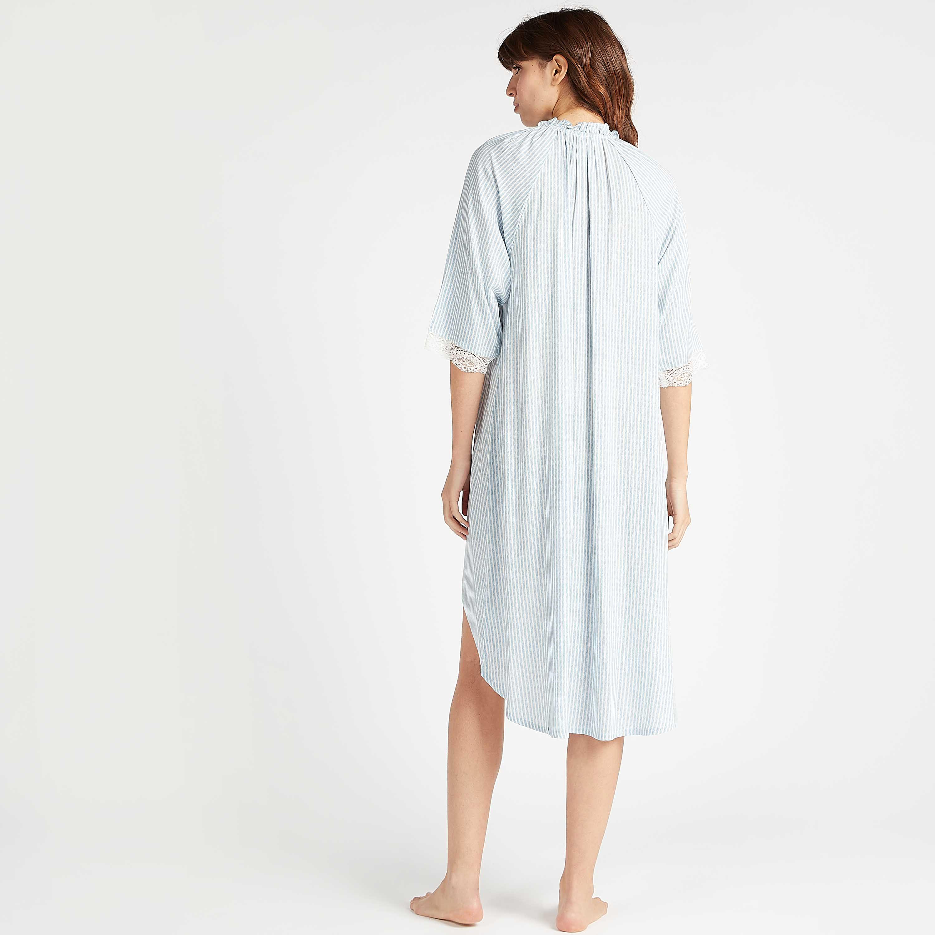 قميصنوم مخطّط بطول غير مستوي مع تفاصيل دانتيل وربطة عنق-women-clothing-nightwear-nighties-image-3
