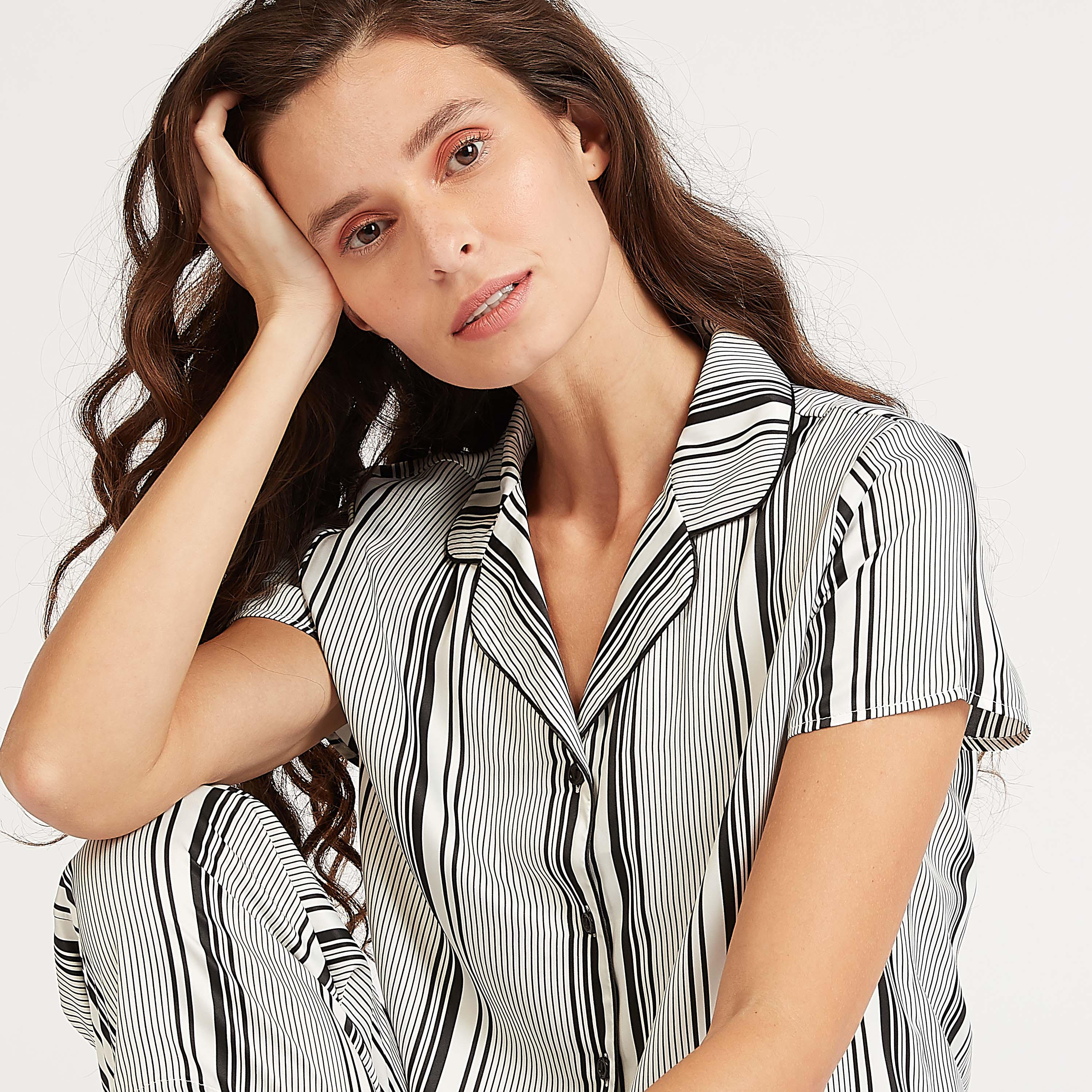 طقم بنطلون بيجاما طويل وقميص نوم مخطط بأكمام قصيرة-women-clothing-nightwear-pyjamas-longsets-image-2