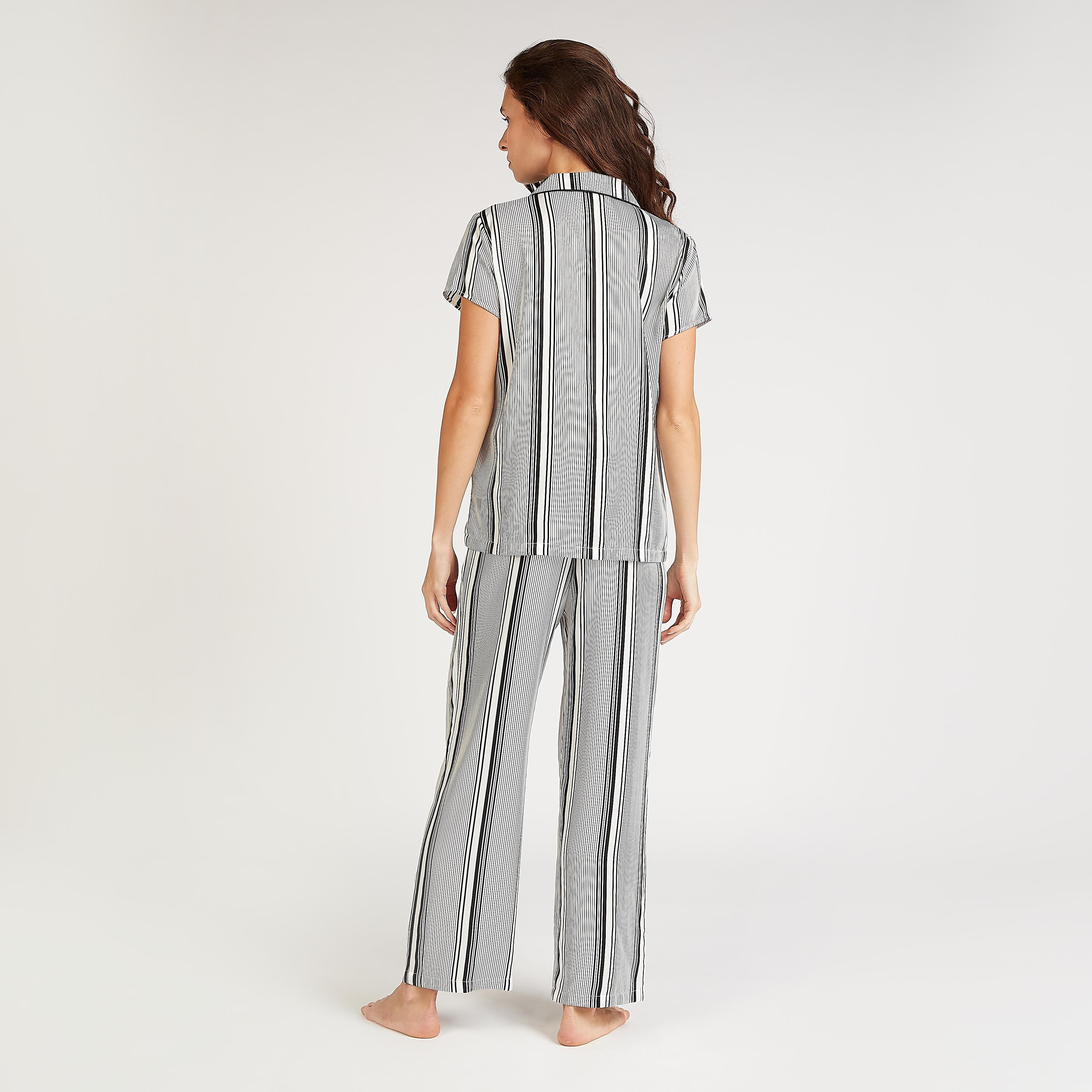 طقم بنطلون بيجاما طويل وقميص نوم مخطط بأكمام قصيرة-women-clothing-nightwear-pyjamas-longsets-image-3