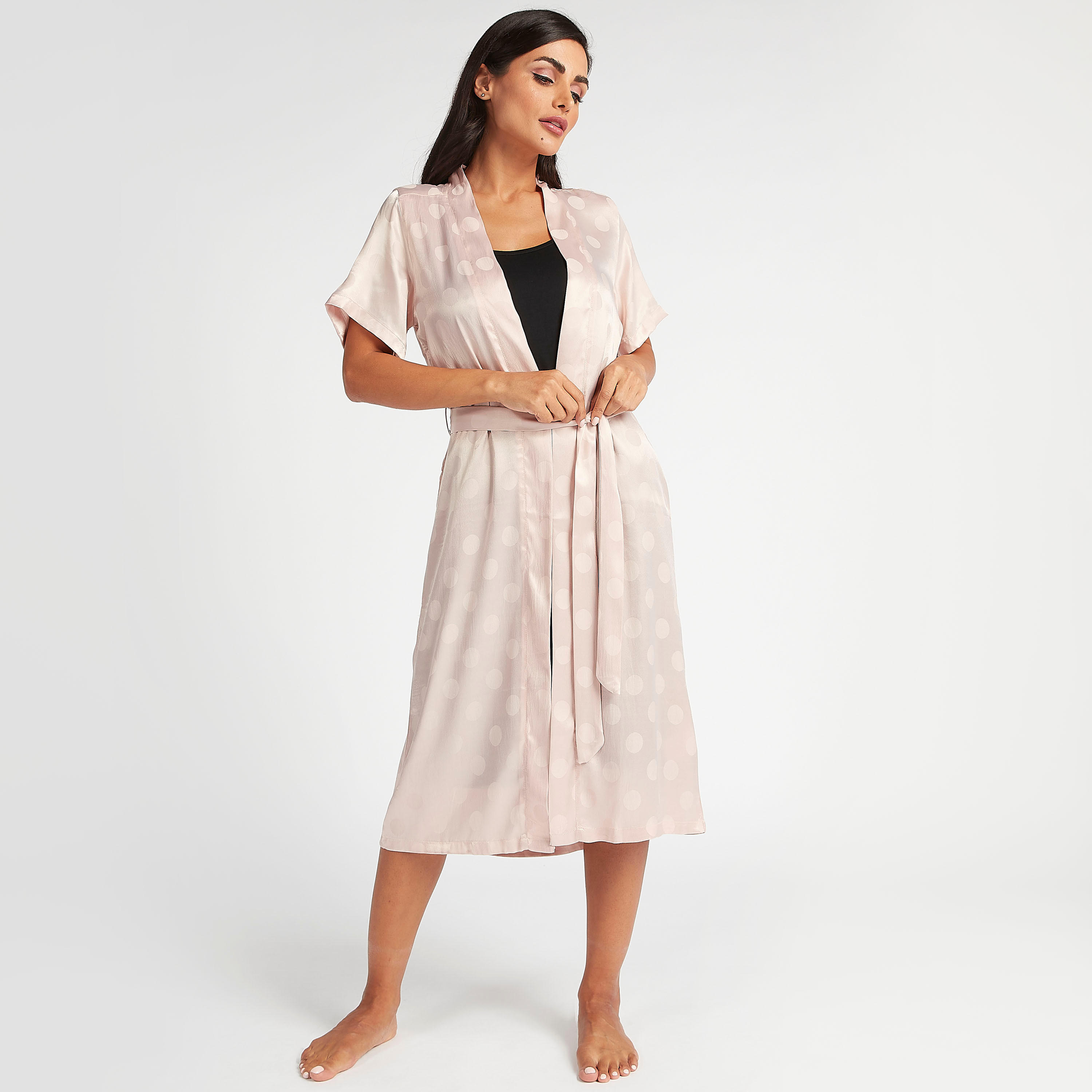 روب منقّط بأكمام قصيرة وأربطة-women-clothing-nightwear-robes-image-1