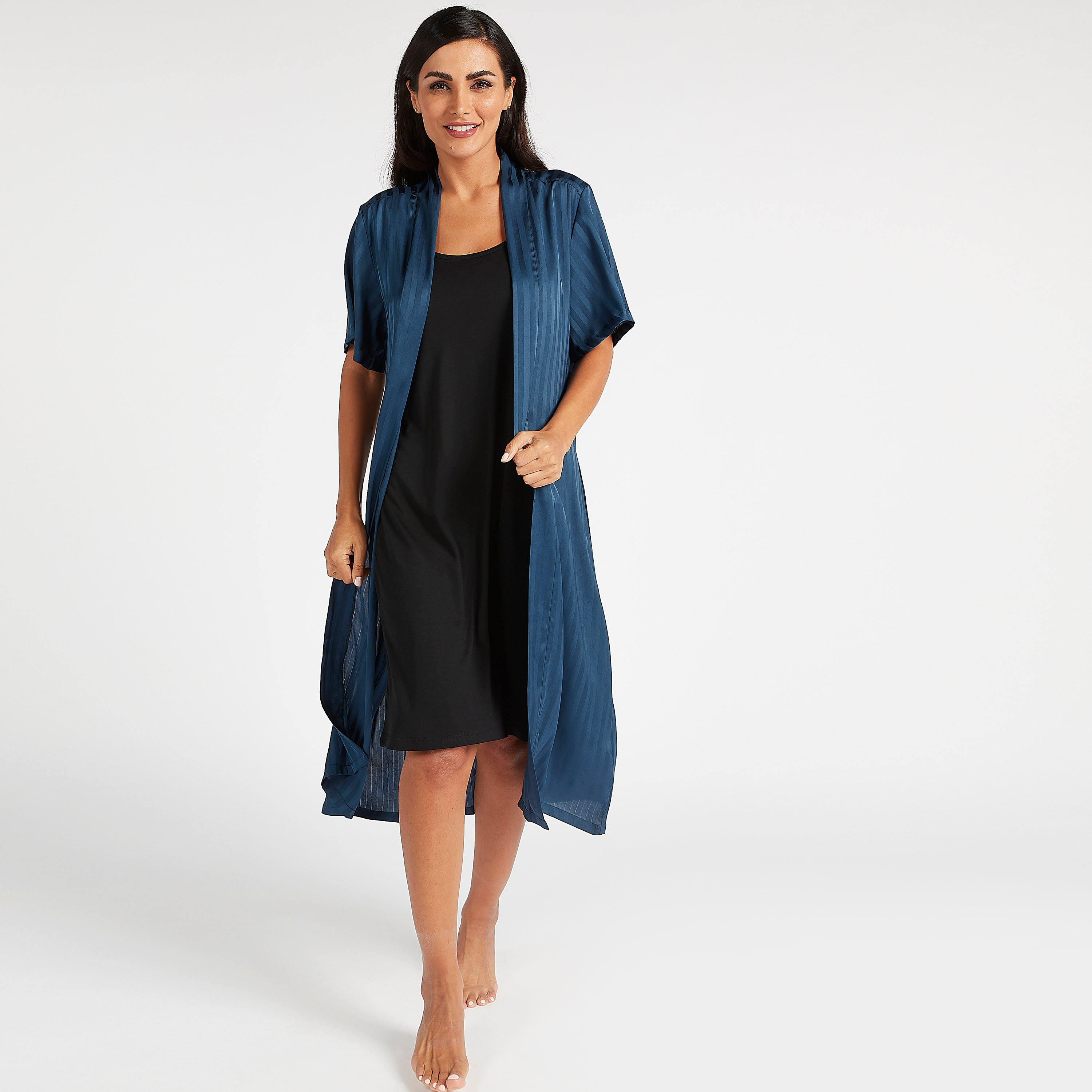 روب مقلّم بأكمام قصيرة وأربطة-women-clothing-nightwear-robes-image-1