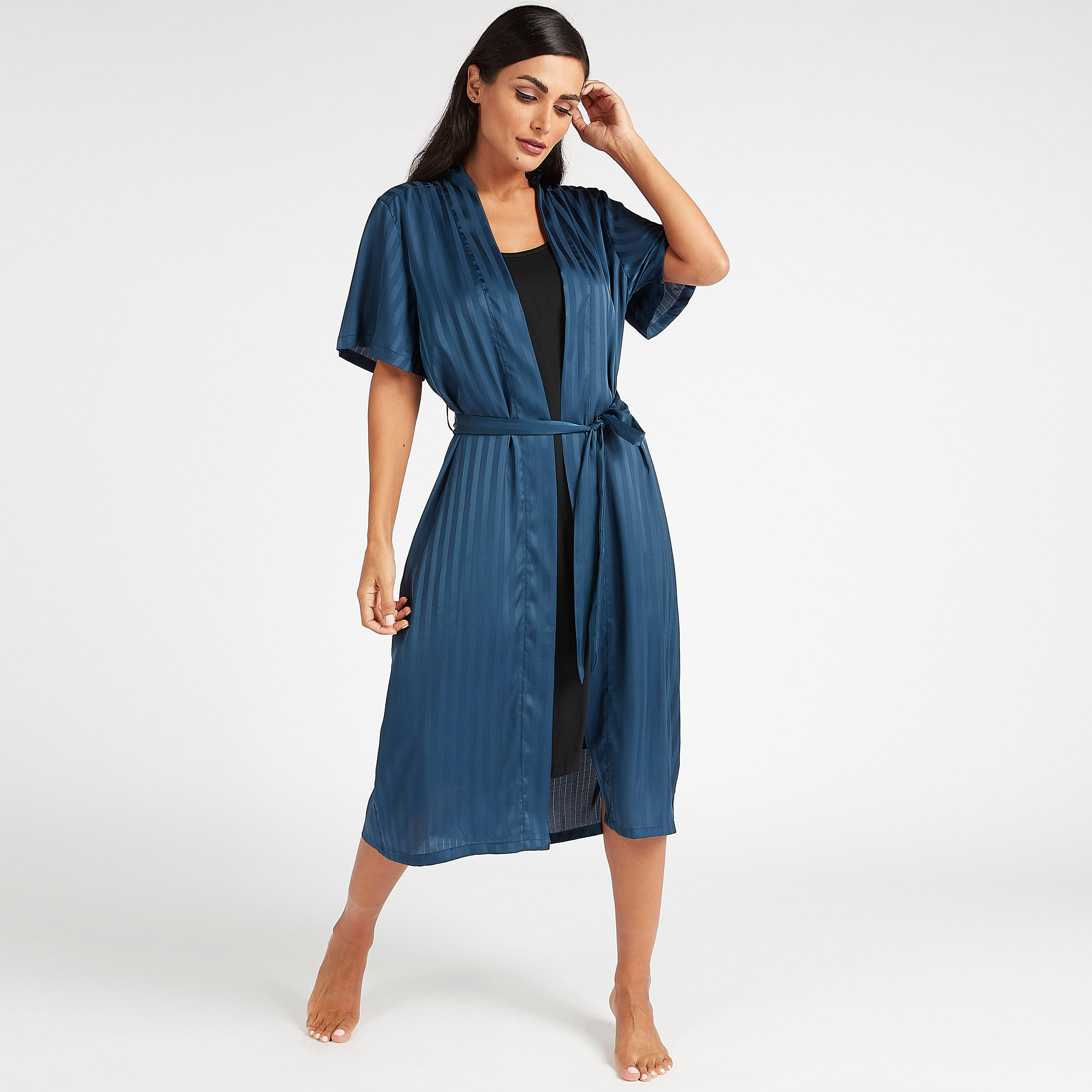 روب مقلّم بأكمام قصيرة وأربطة-women-clothing-nightwear-robes-image-3