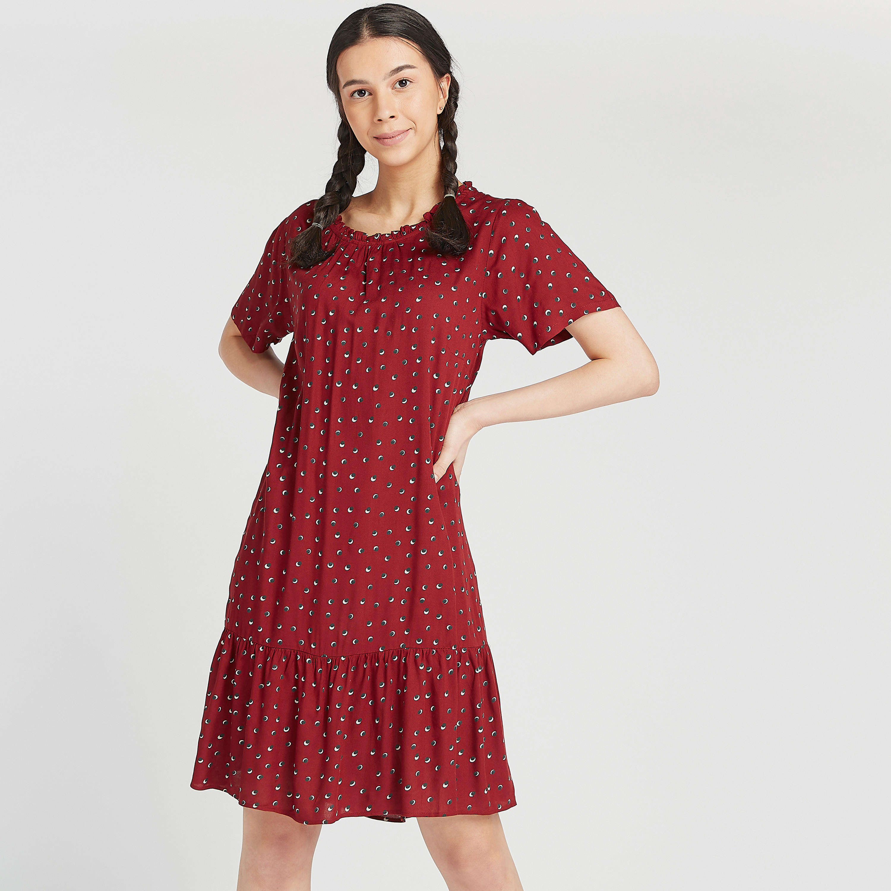 طقم فساتين نوم متنوّعة بياقة بكسرات وأكمام قصيرة - قطعتين-women-clothing-nightwear-nighties-image-1
