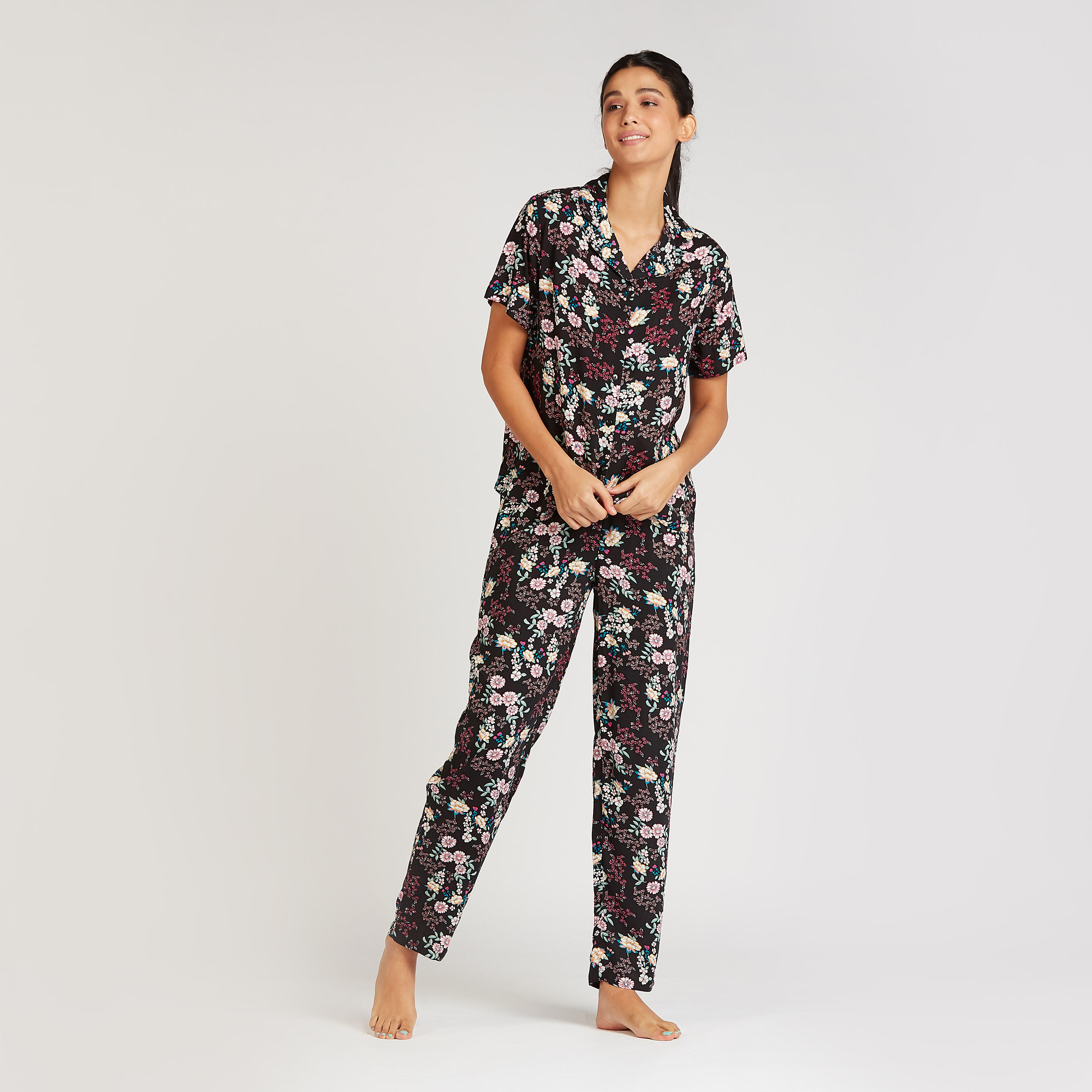 طقم بيجاما مستدام بطبعات - 3 قطع-women-clothing-nightwear-pyjamas-longsets-image-1