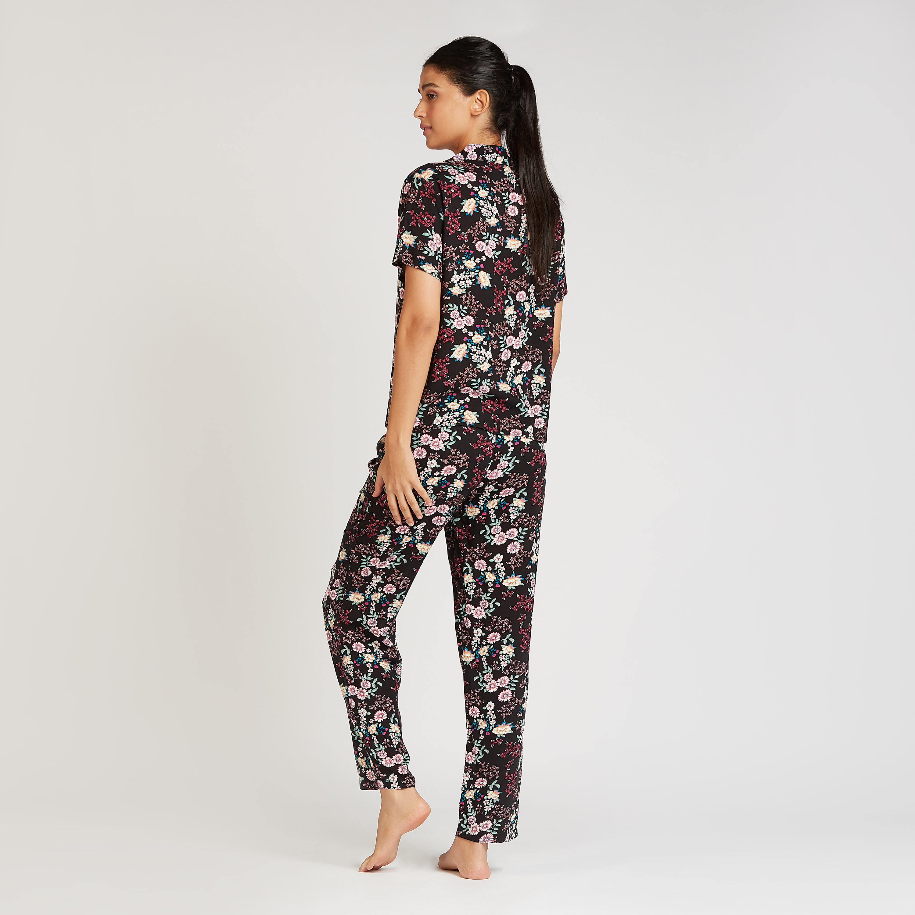 طقم بيجاما مستدام بطبعات - 3 قطع-women-clothing-nightwear-pyjamas-longsets-image-2