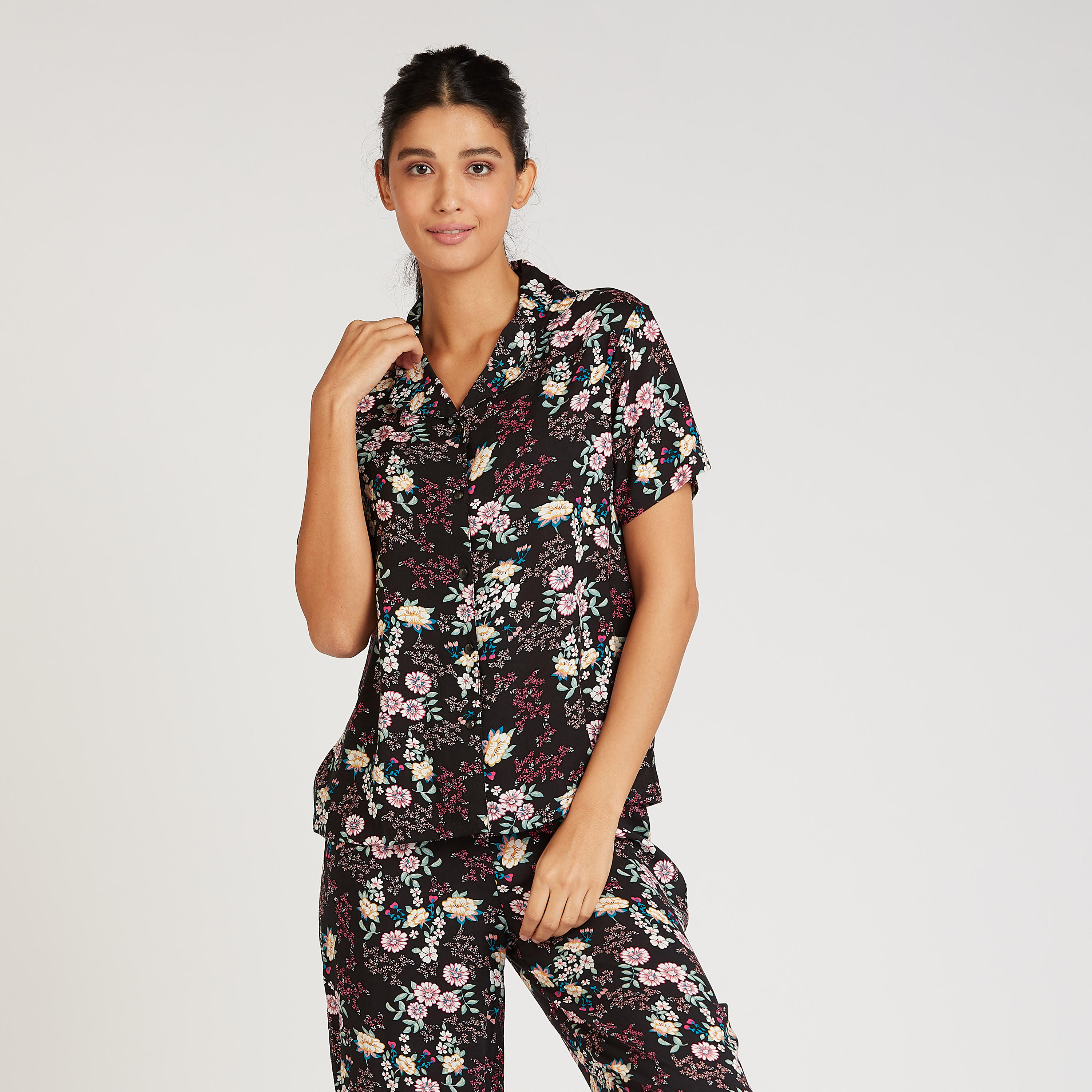 طقم بيجاما مستدام بطبعات - 3 قطع-women-clothing-nightwear-pyjamas-longsets-image-3
