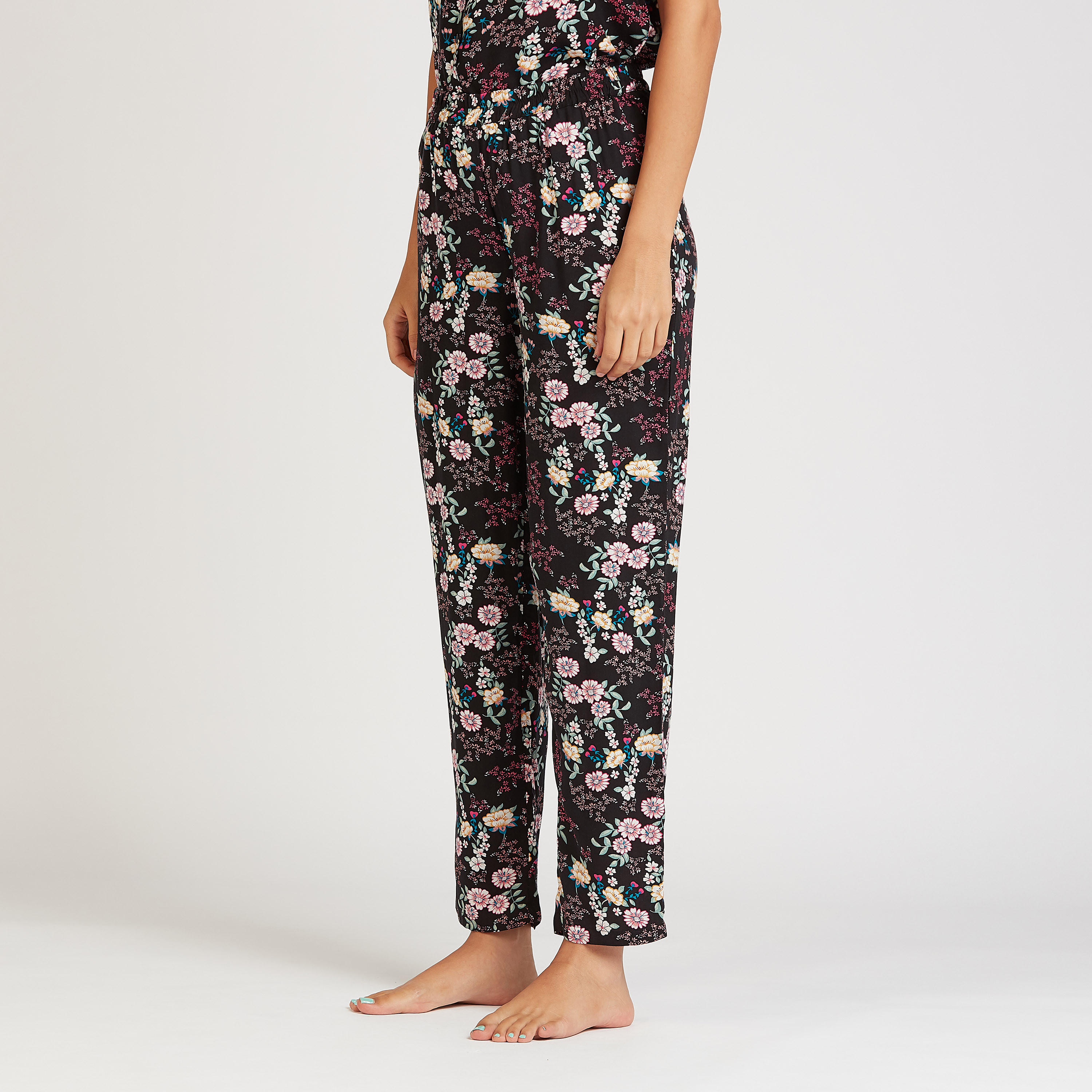 طقم بيجاما مستدام بطبعات - 3 قطع-women-clothing-nightwear-pyjamas-longsets-image-4