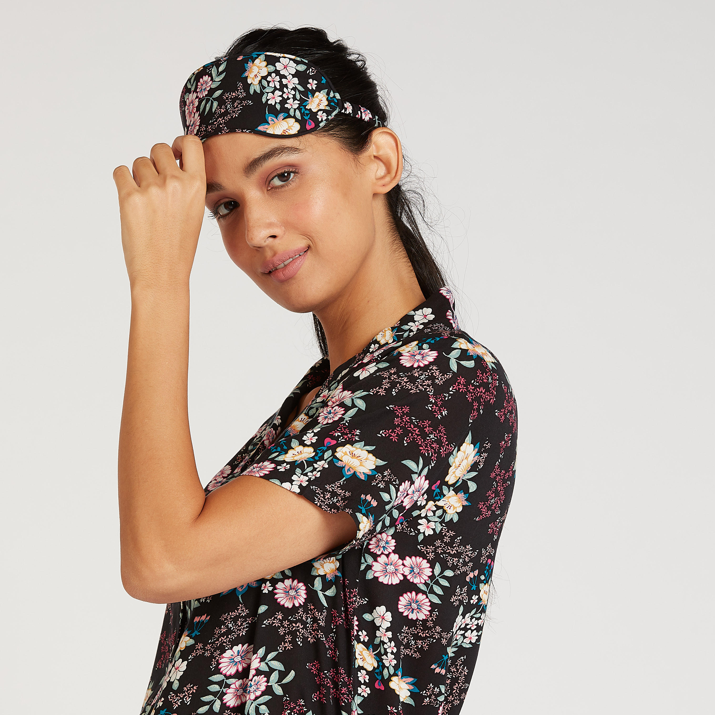 طقم بيجاما مستدام بطبعات - 3 قطع-women-clothing-nightwear-pyjamas-longsets-image-5