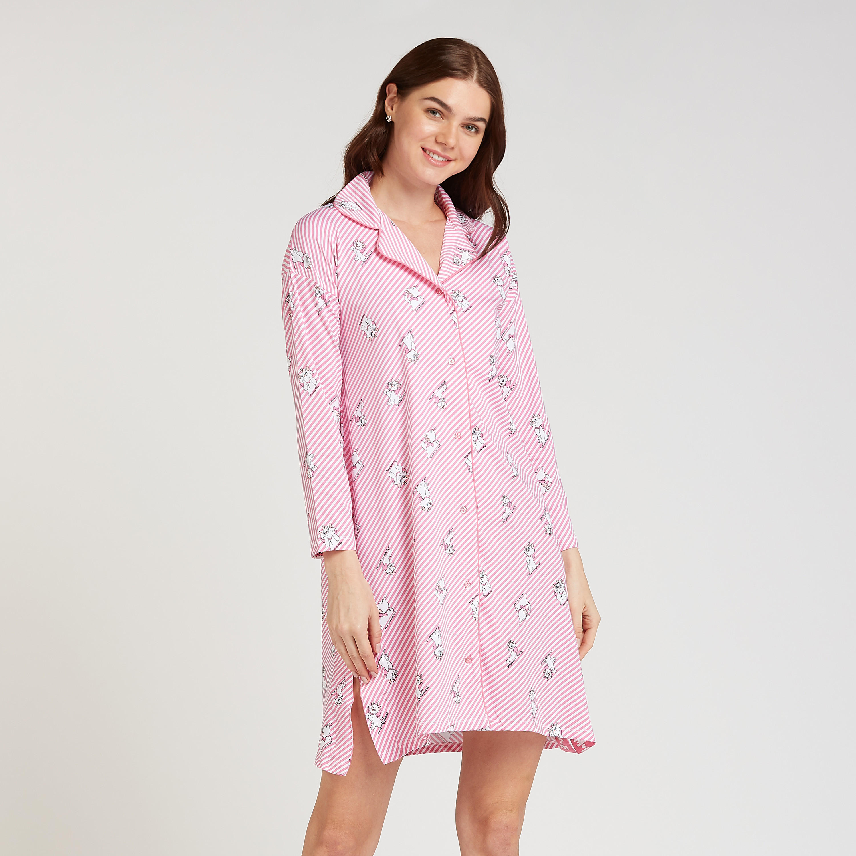 قميص نوم مستدام بطبعات ماري وأكمام طويلة وتفاصيل فتحة-women-clothing-nightwear-nighties-image-1