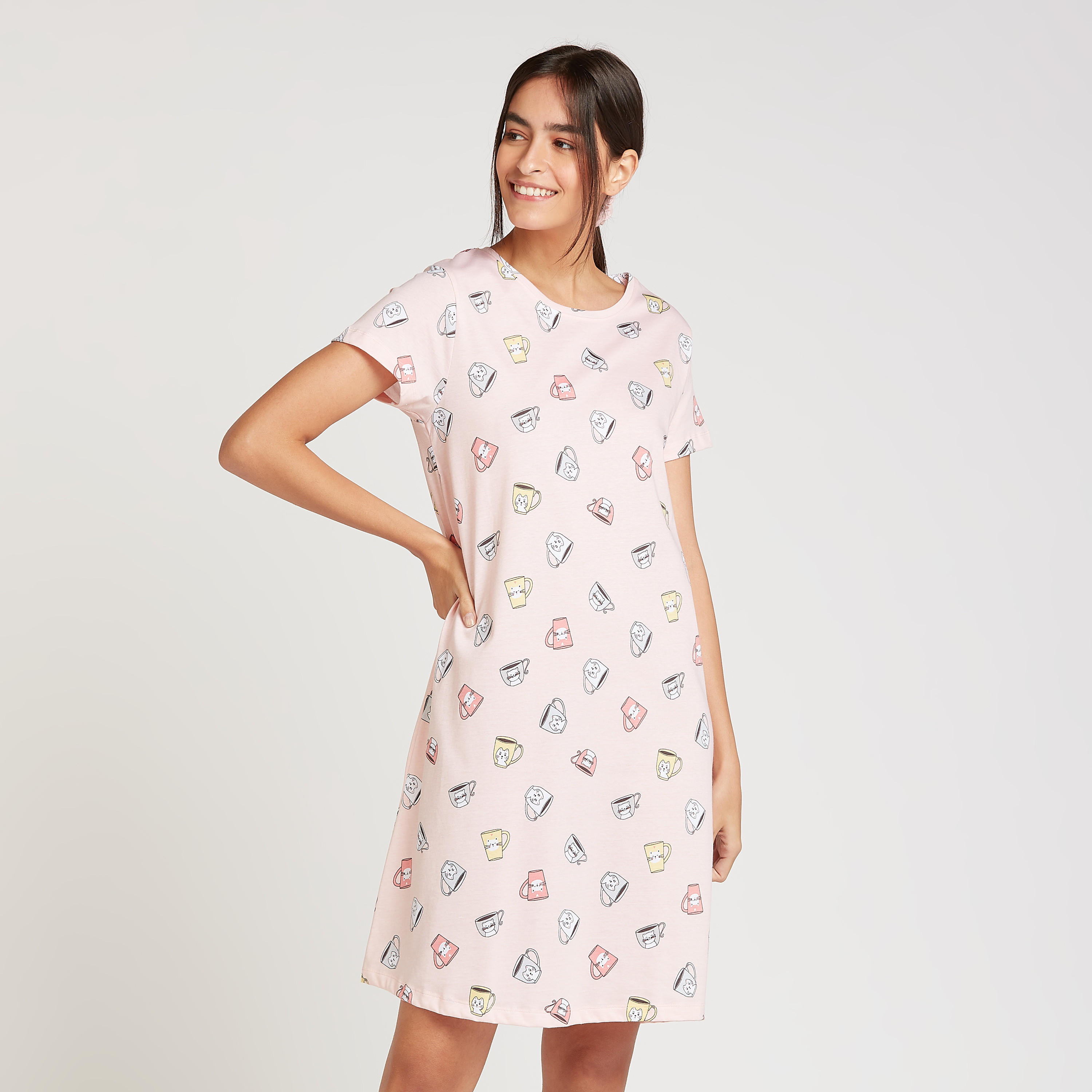 فستان نوم مستدام بياقة مستديرة وطبعات - طقم من قطعتين-women-clothing-nightwear-nighties-image-2