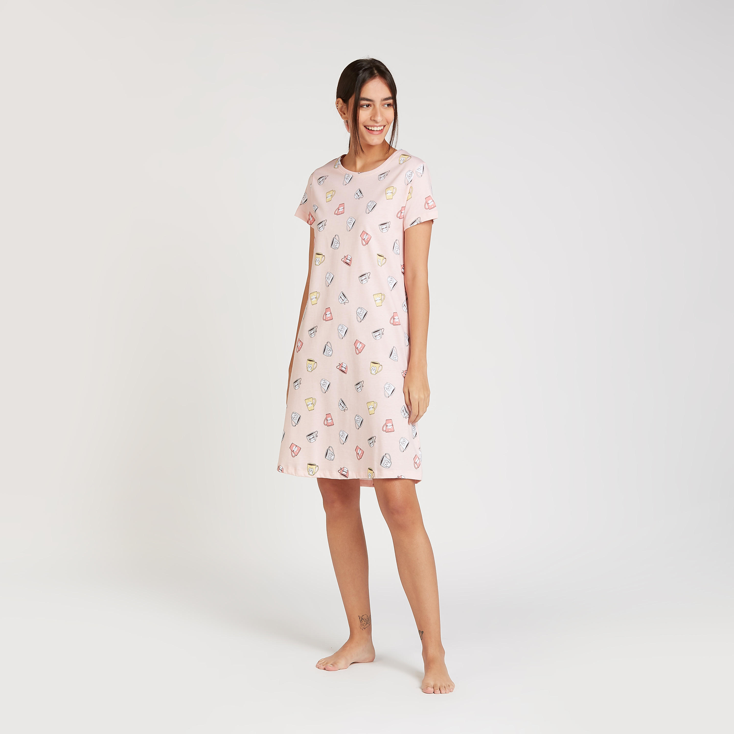 فستان نوم مستدام بياقة مستديرة وطبعات - طقم من قطعتين-women-clothing-nightwear-nighties-image-4