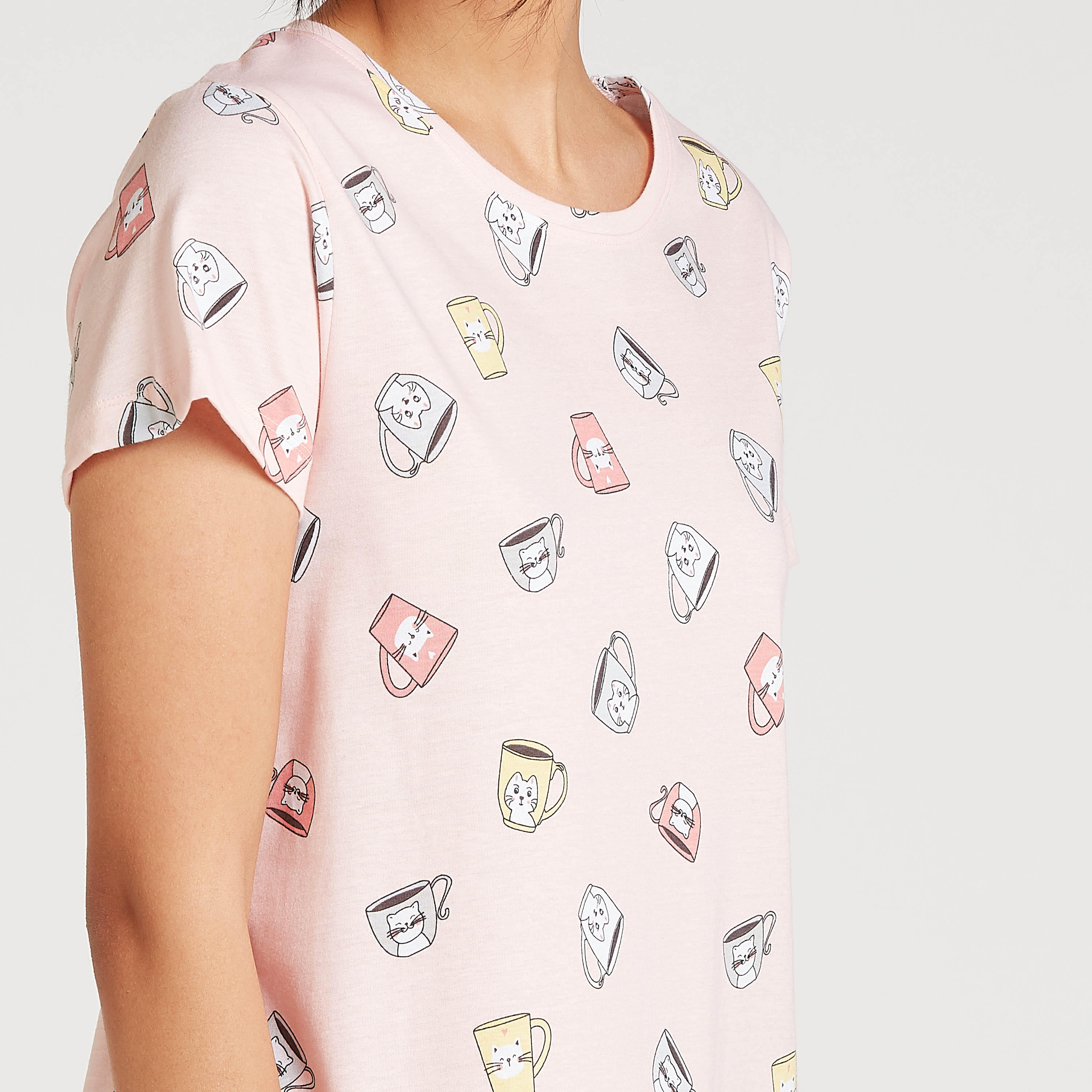 فستان نوم مستدام بياقة مستديرة وطبعات - طقم من قطعتين-women-clothing-nightwear-nighties-image-5