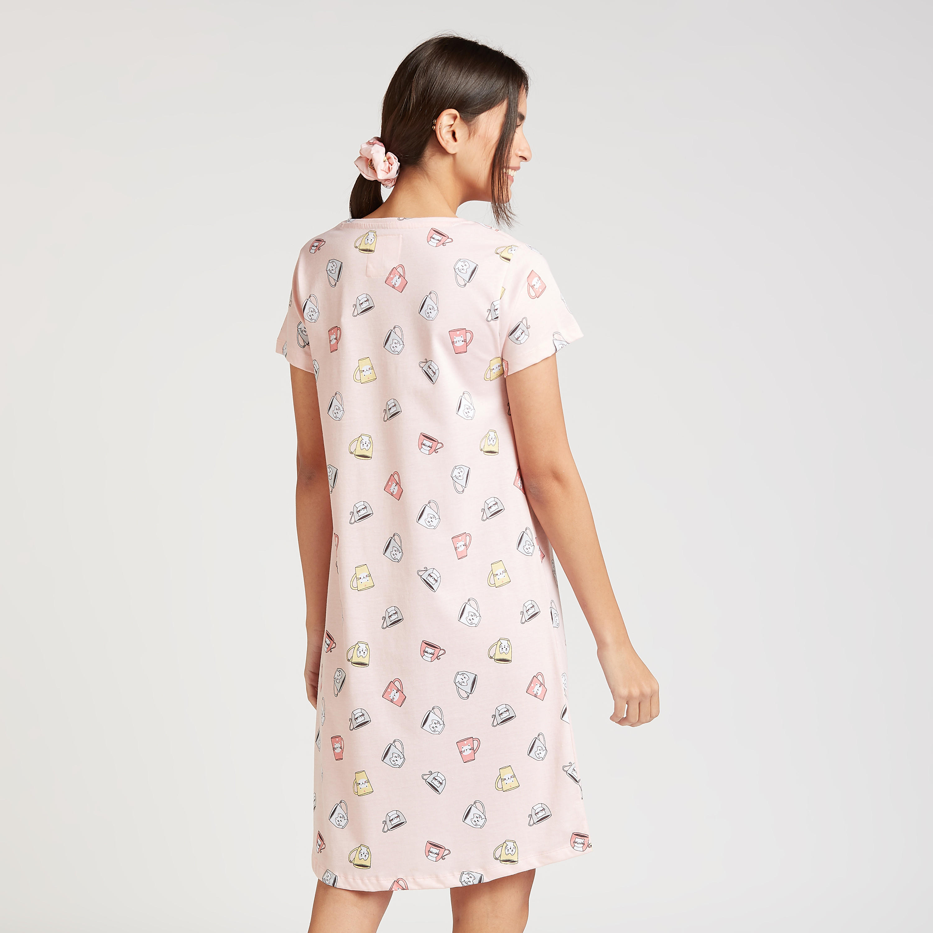 فستان نوم مستدام بياقة مستديرة وطبعات - طقم من قطعتين-women-clothing-nightwear-nighties-image-6